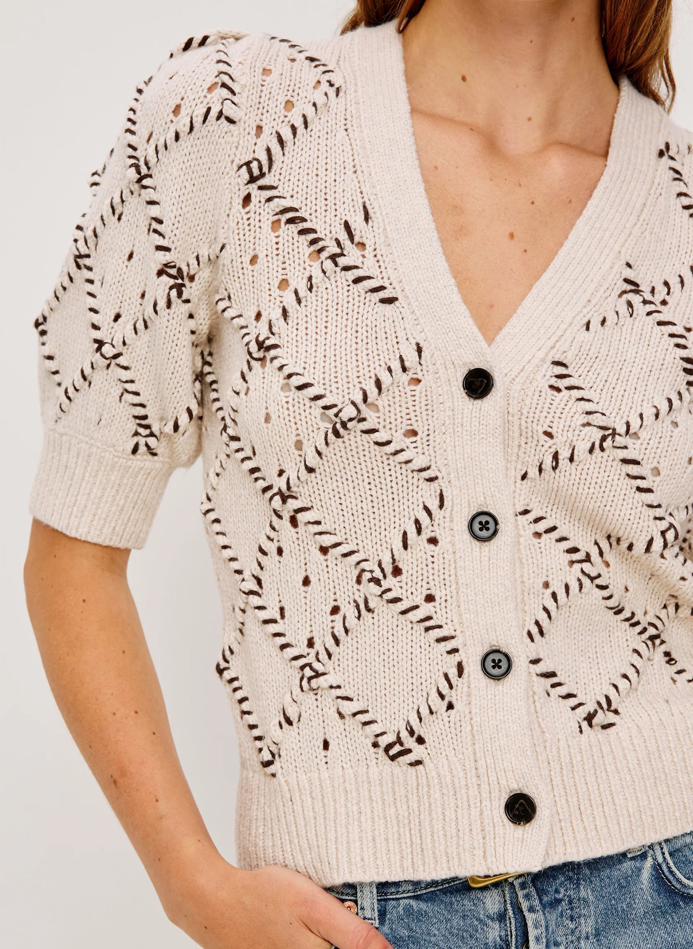 Cardigan boutonné col V à broderies RAILS Beige