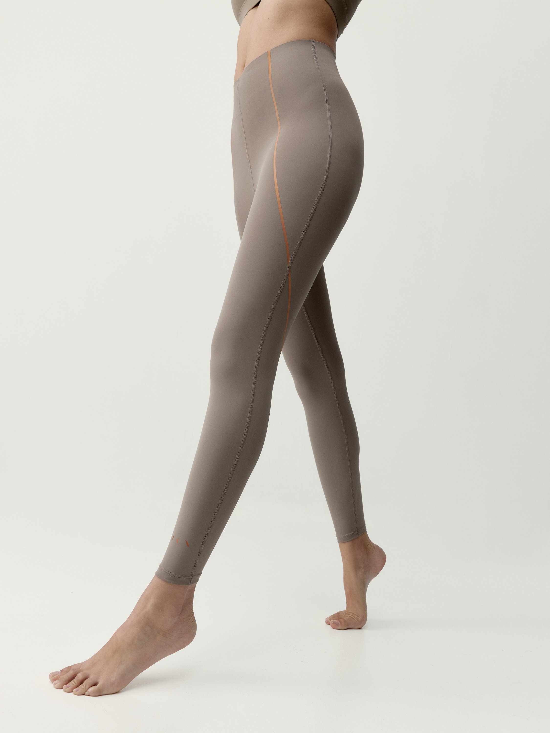Performance long sports leggings BORN