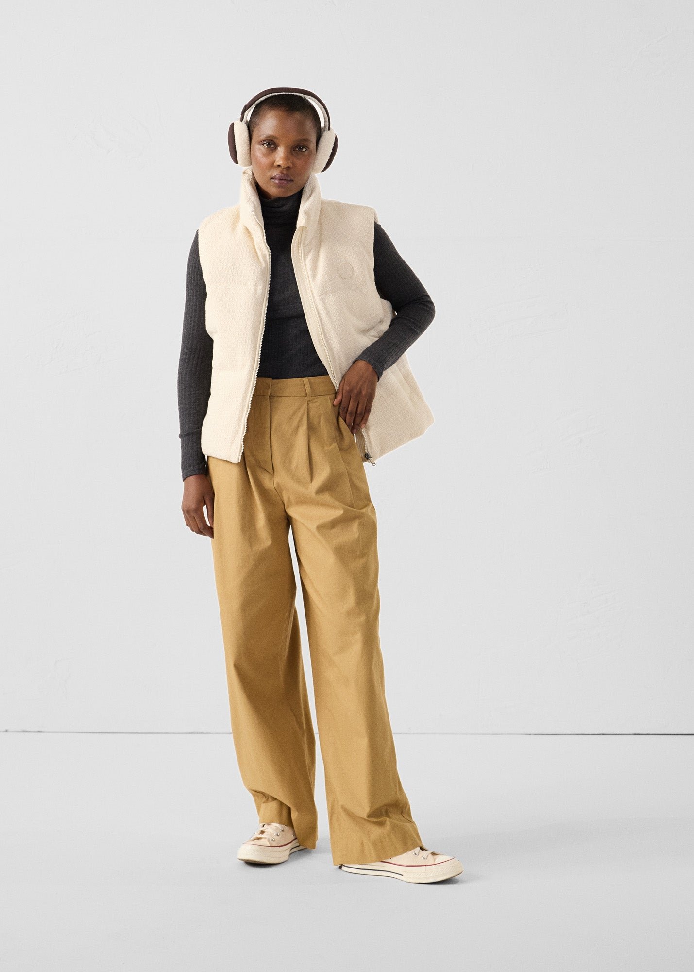 Atsuma sleeveless puffer jacket for extreme cold. JOTT White