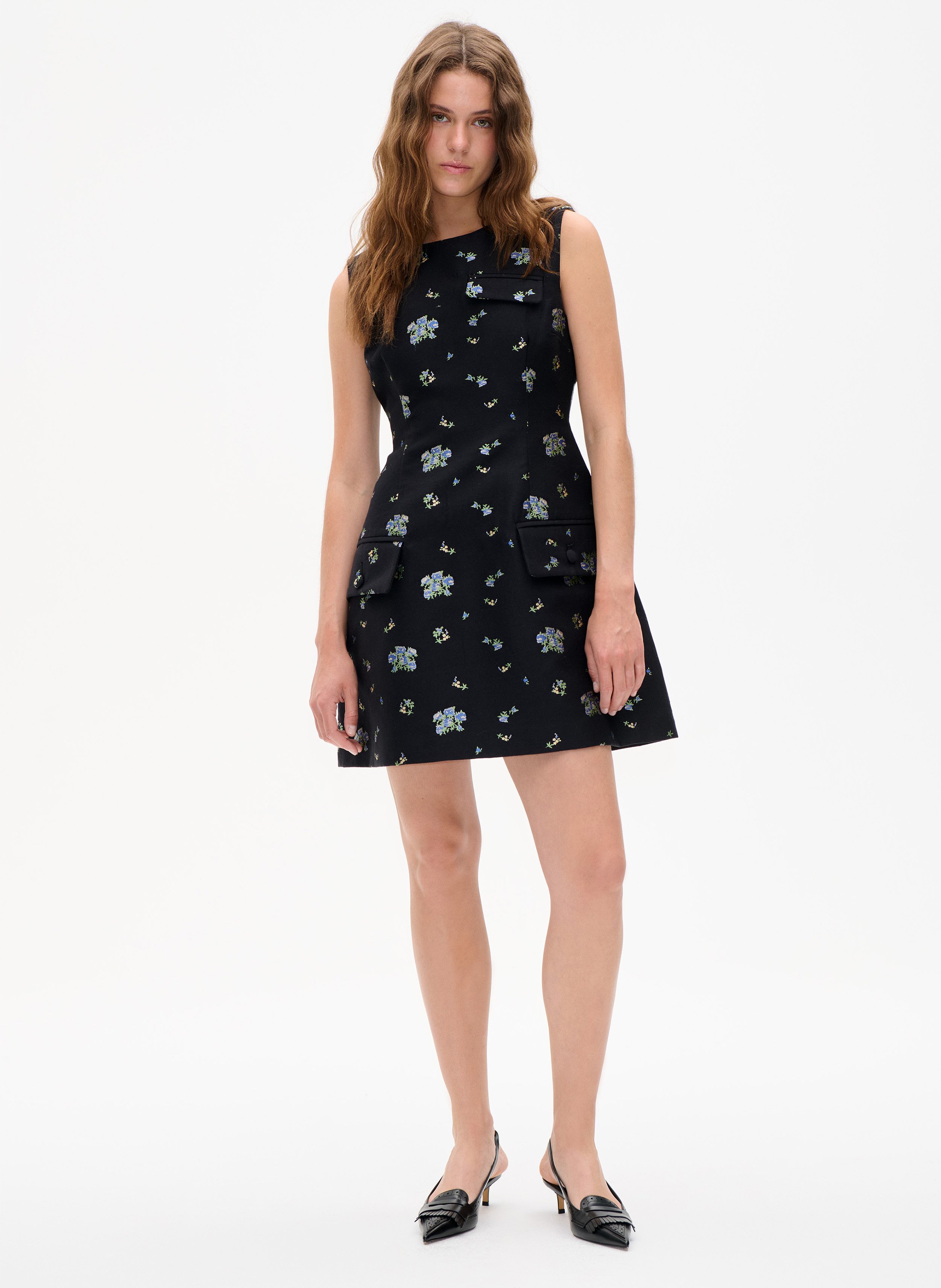 Kurzes tailliertes Blumenkleid BAUM UND PFERDGARTEN