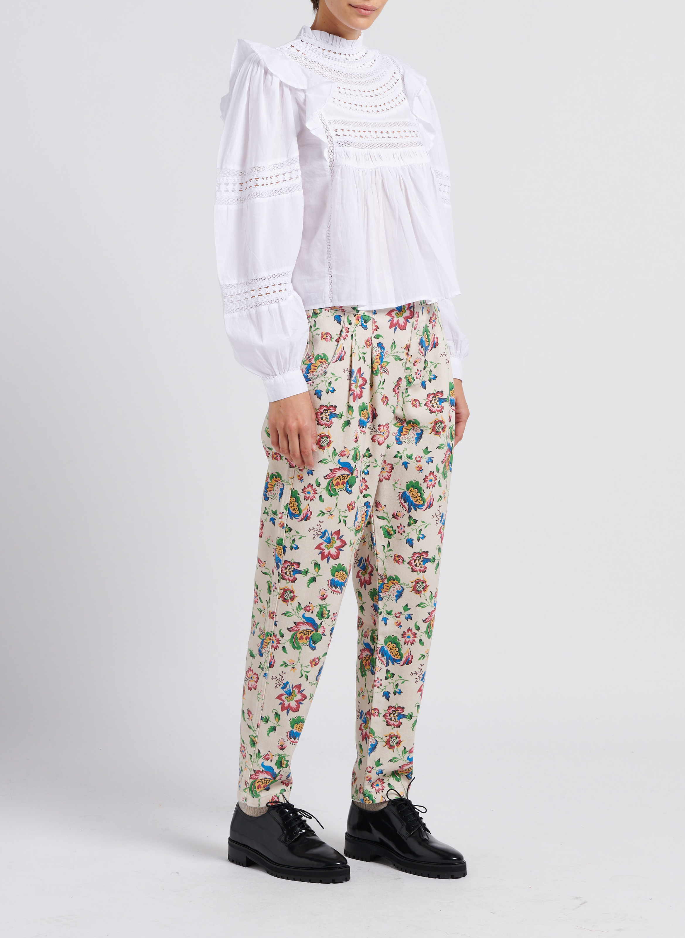 Karottenhose mit Blumendruck aus Baumwollmischgewebe THE NEW SOCIETY Blau