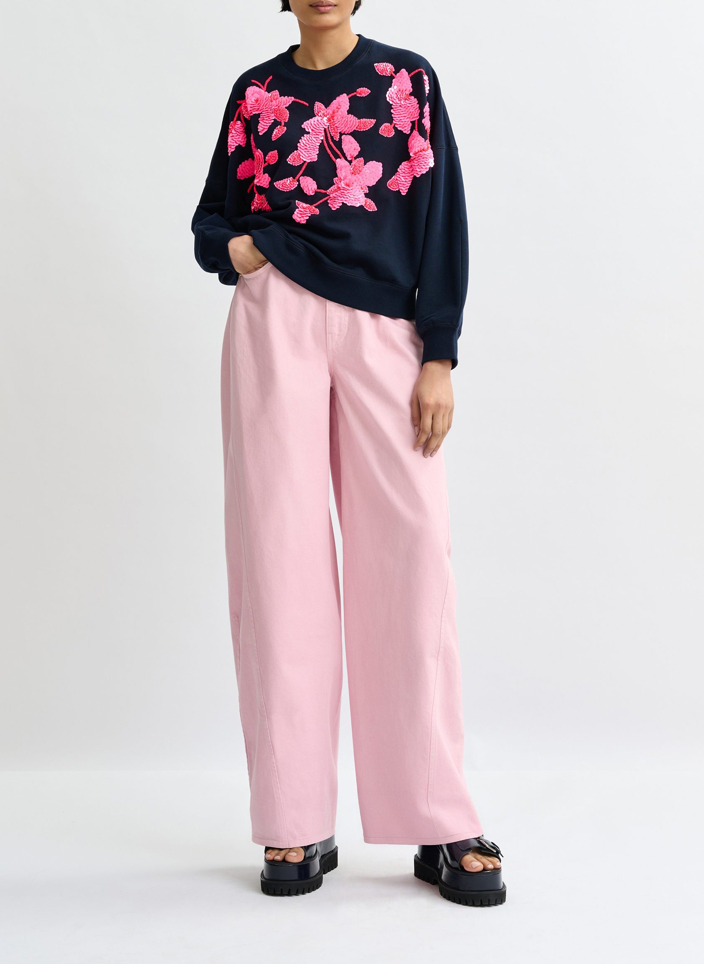 Oversized Sweatshirt with Embroidered Flowers ESSENTIEL ANTWERP Blue