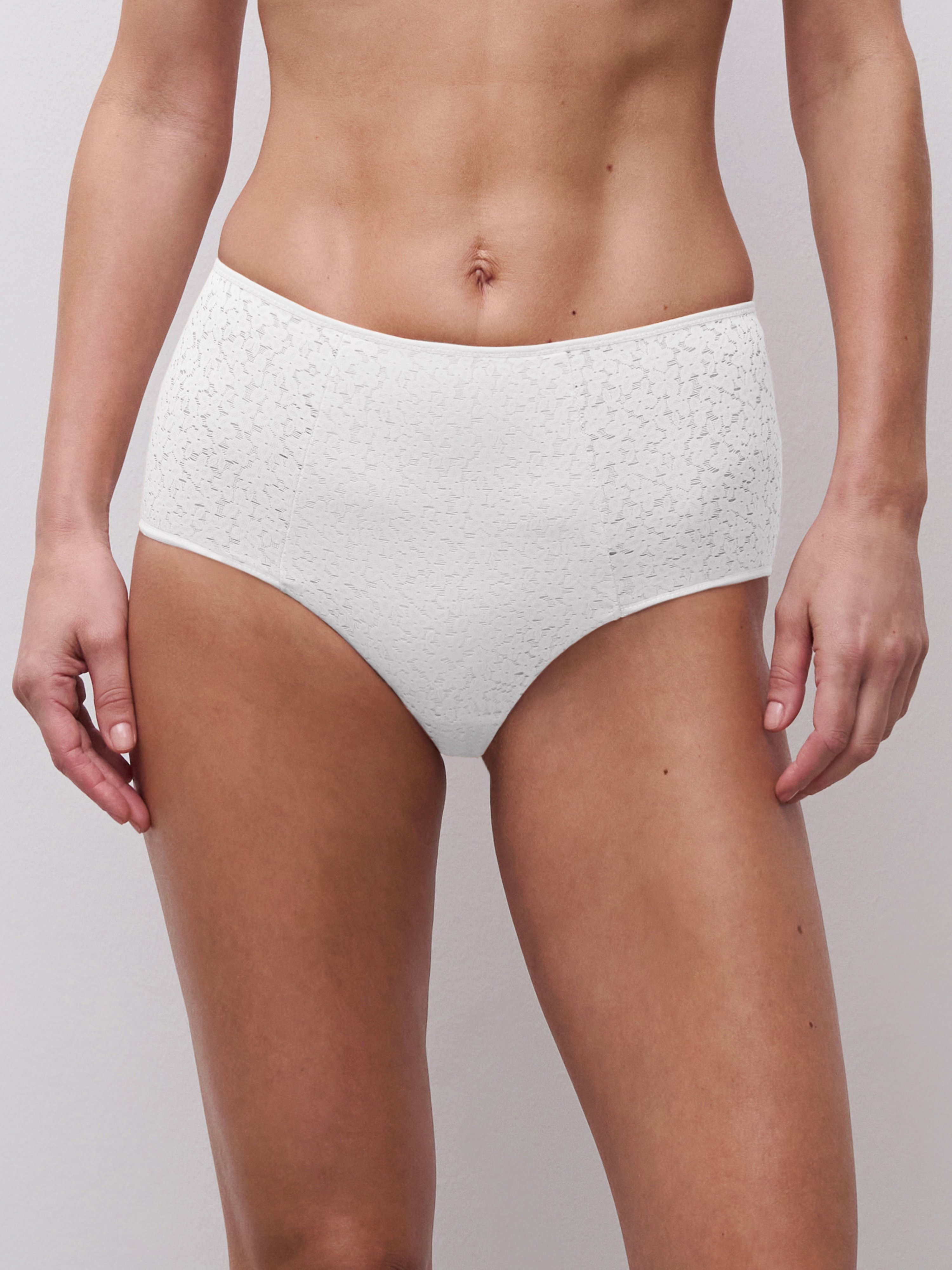 High-waisted lace panties CHANTELLE White