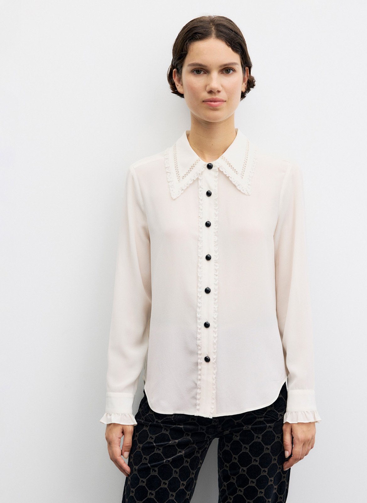Chemise droite en soie à col dentelle GERARD DAREL Beige