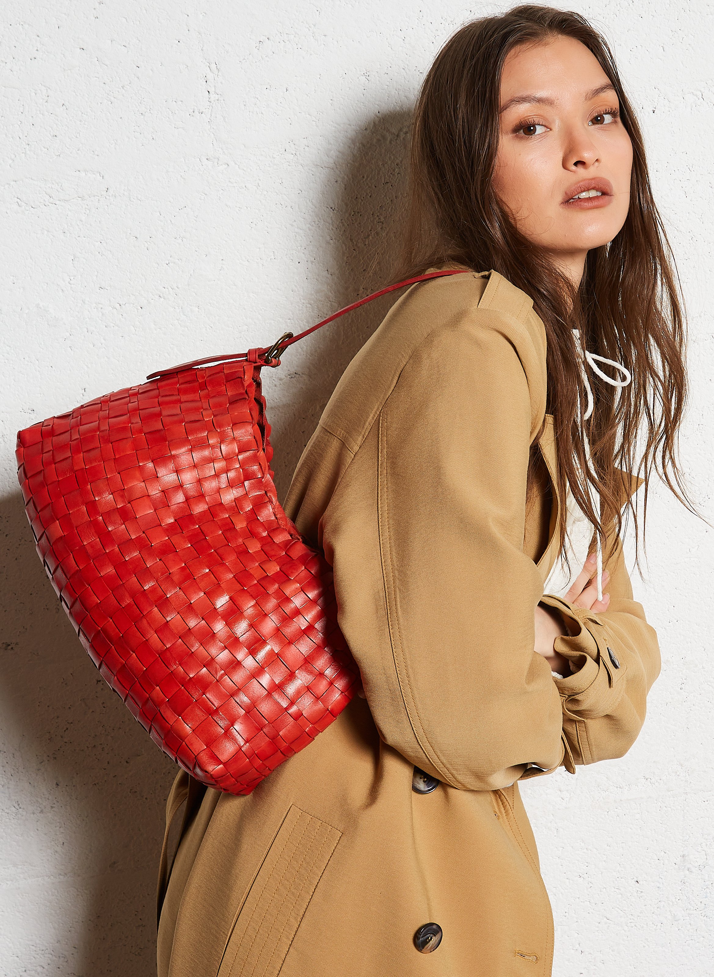 Woven leather shoulder bag Poppy red Dragon Diffusion