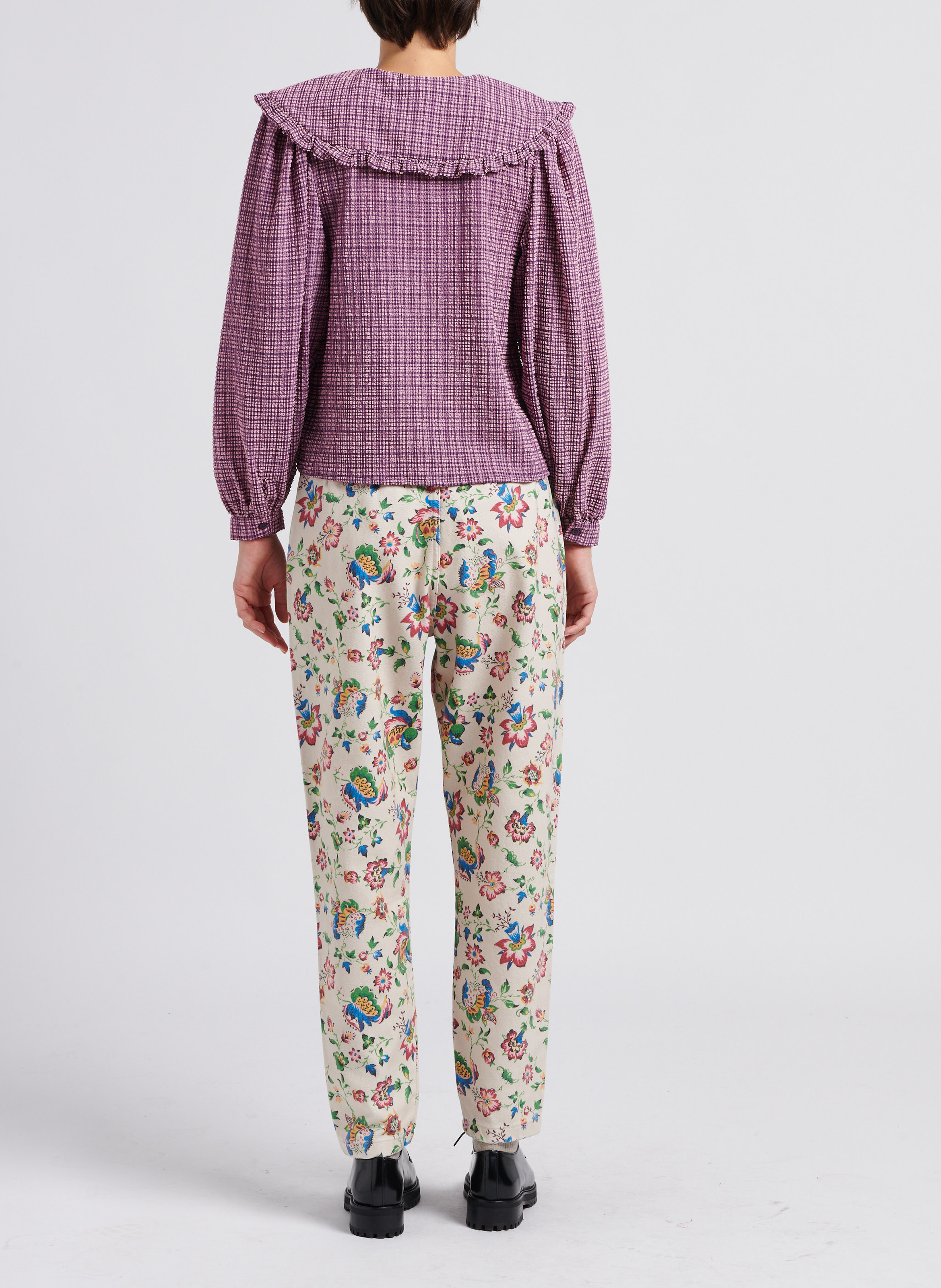 Karottenhose mit Blumendruck aus Baumwollmischgewebe THE NEW SOCIETY Blau