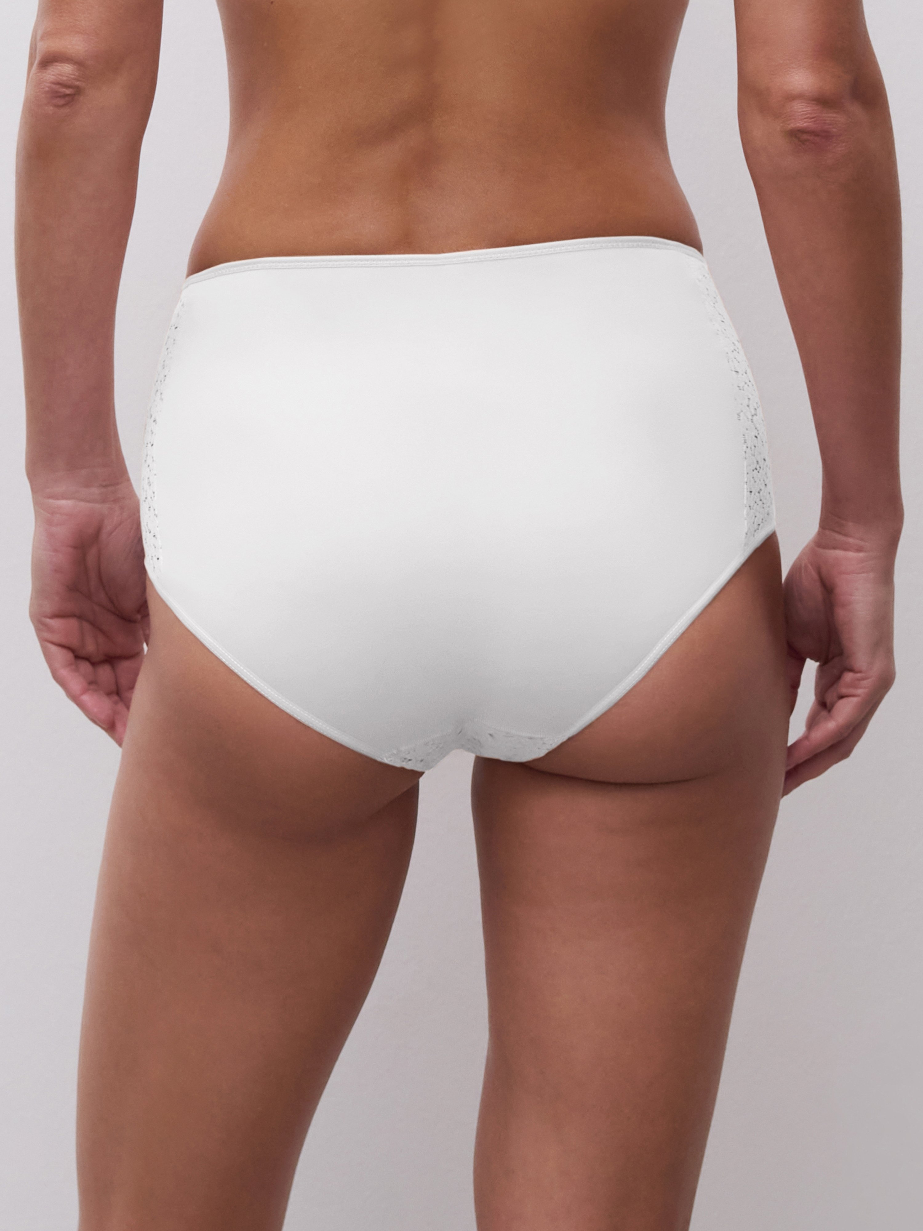 High-waisted lace panties CHANTELLE White