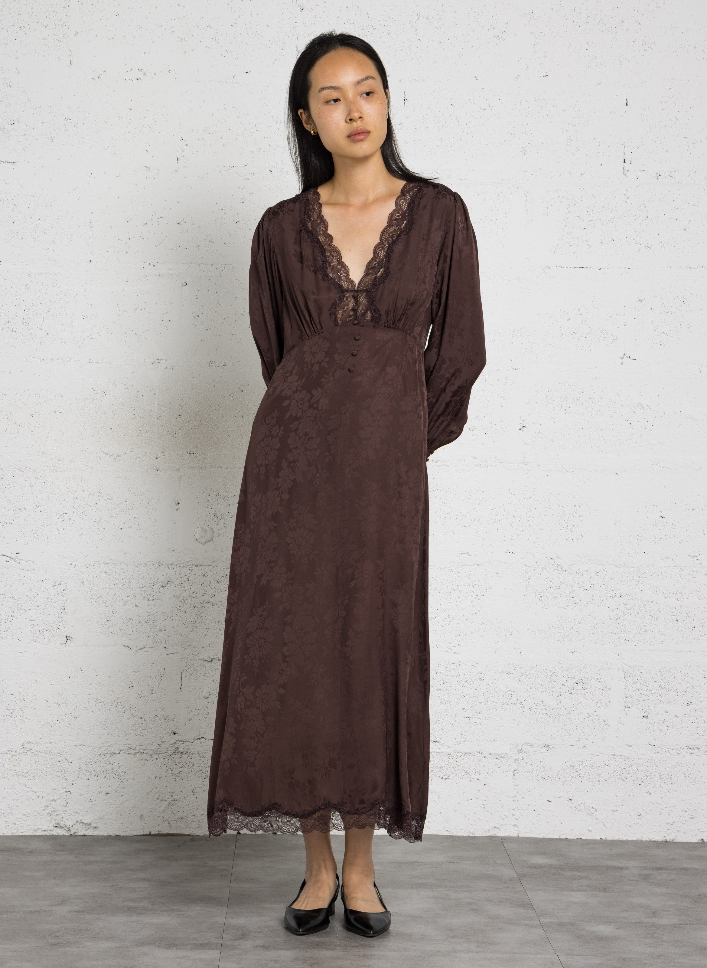 Fließendes langes Kleid mit Spitzensaum PETITE MENDIGOTE Braun