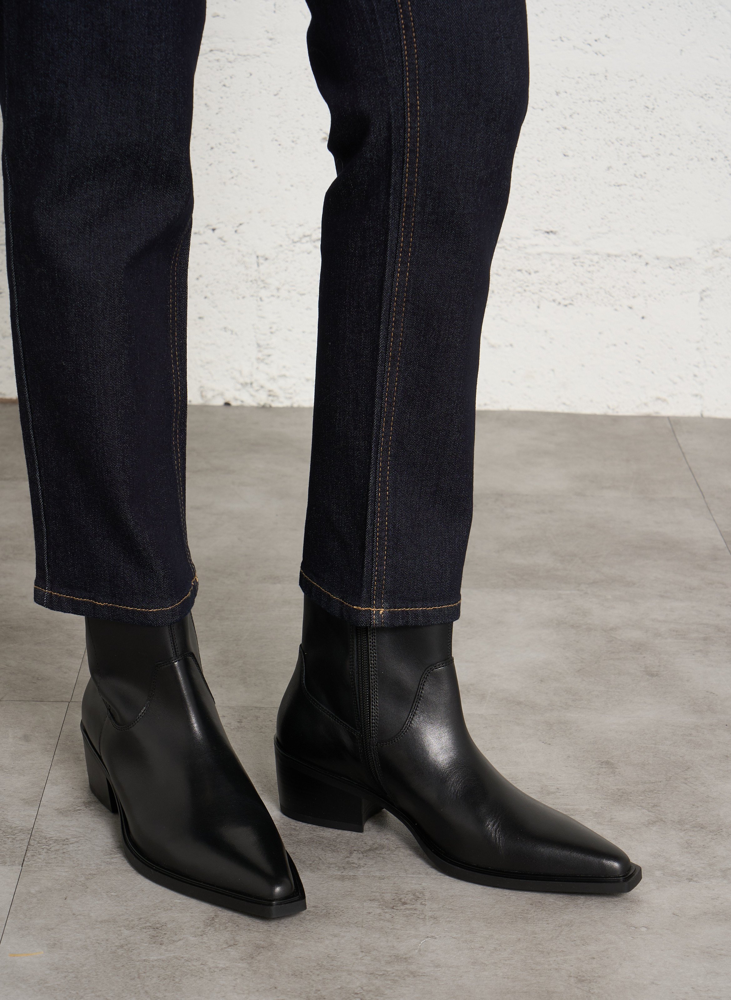 Leather mid-calf boots with pointed toe VAGABOND Black