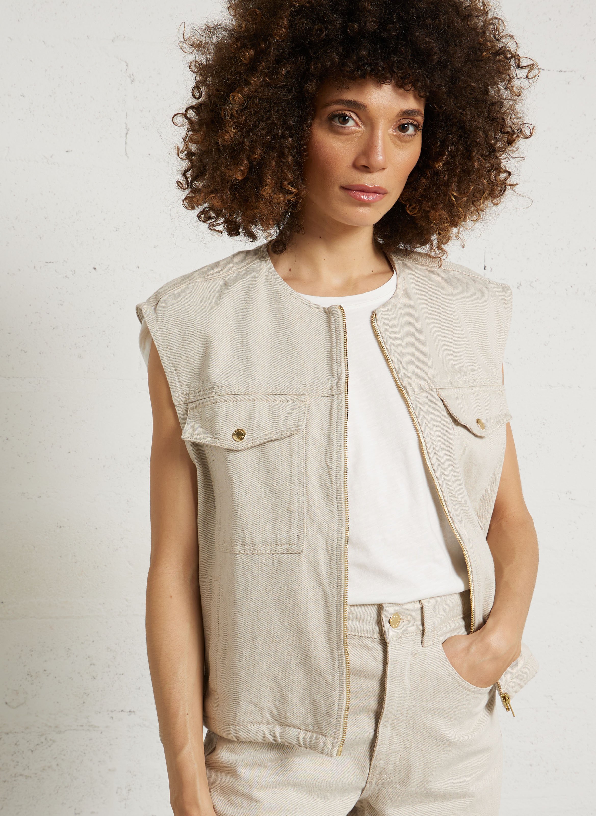 Gerade geschnittene Baumwolljacke mit Rundhalsausschnitt DES PETITS HAUTS Beige