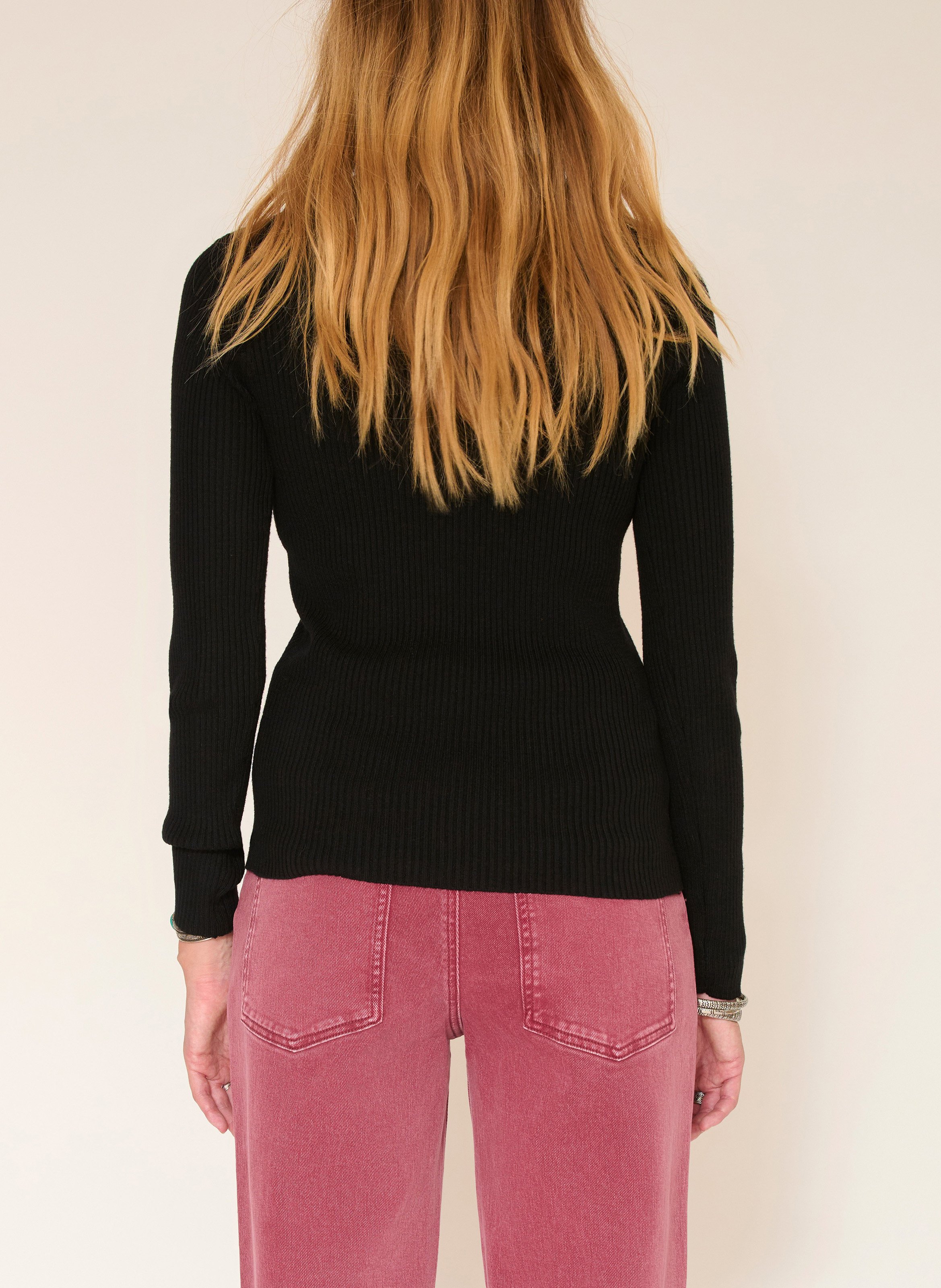 Pull moulant col rond MKT Noir