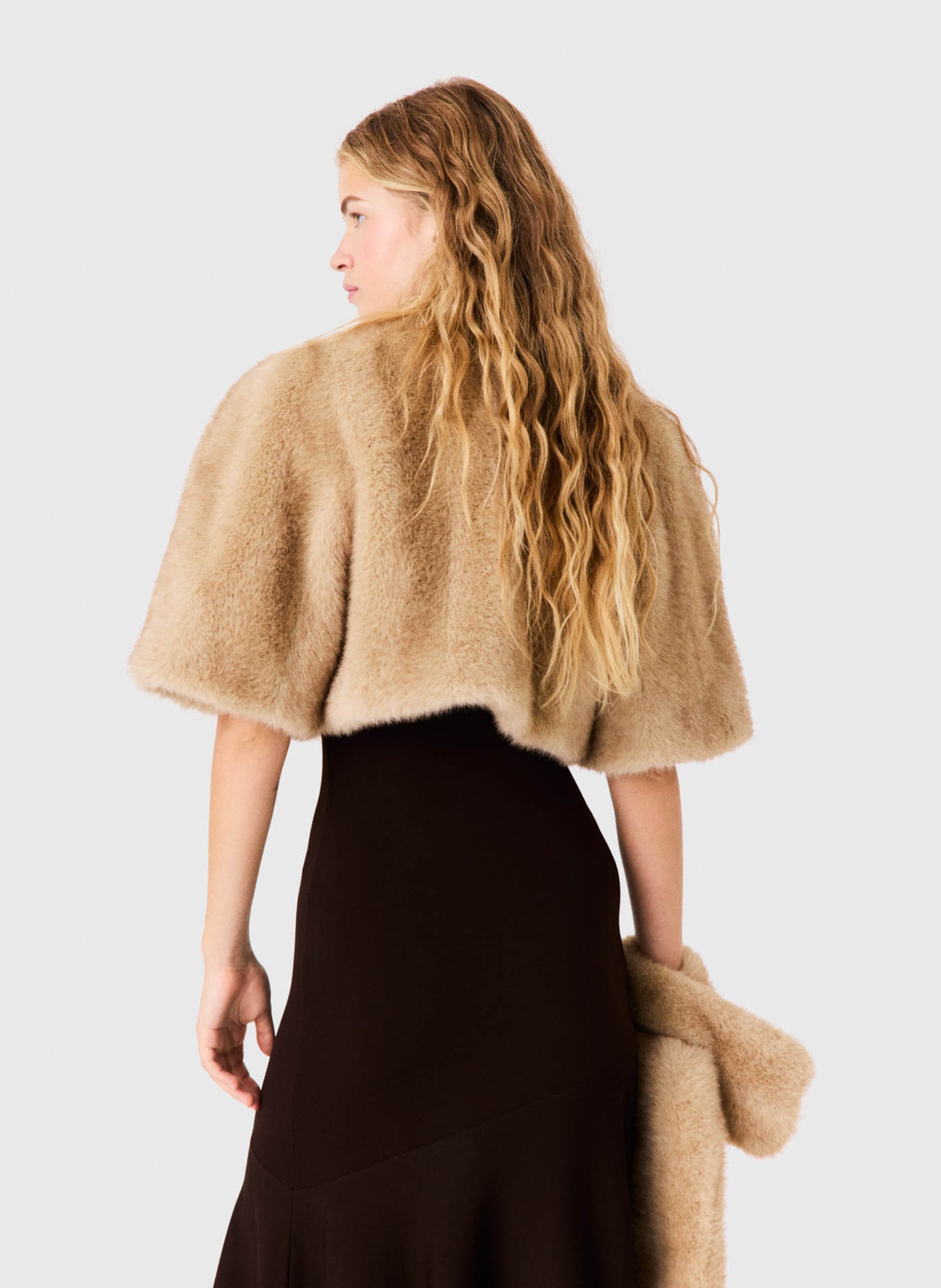 Korte, ruimvallende jas met faux fur-effect MAJE Beige