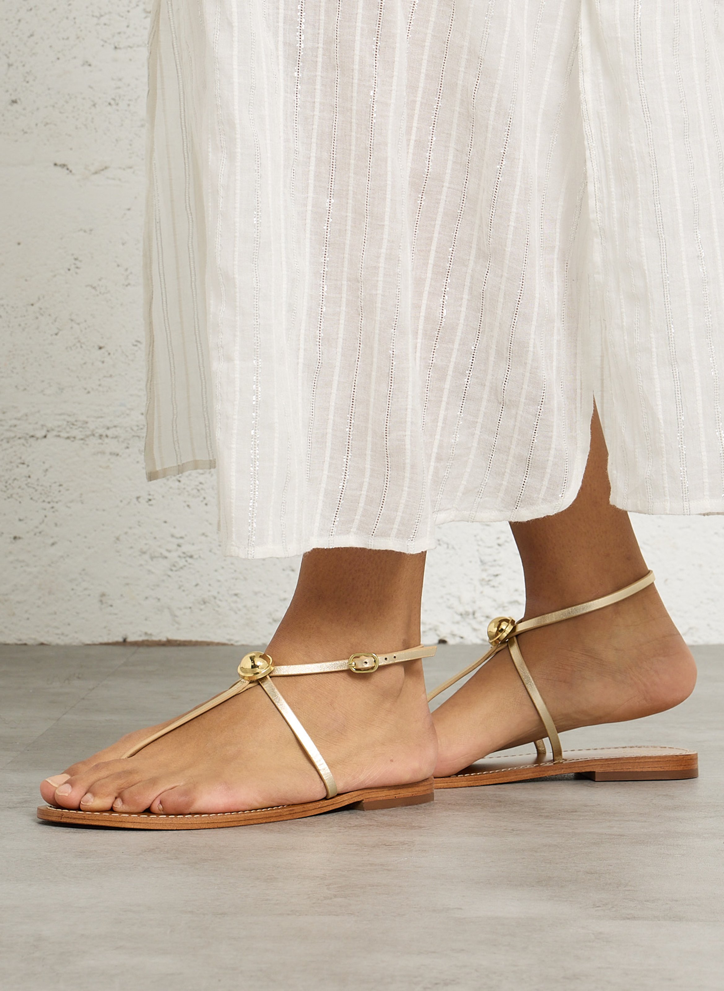 Sandalette mit feinen Riemen und Schmuck PETITE MENDIGOTE Golden