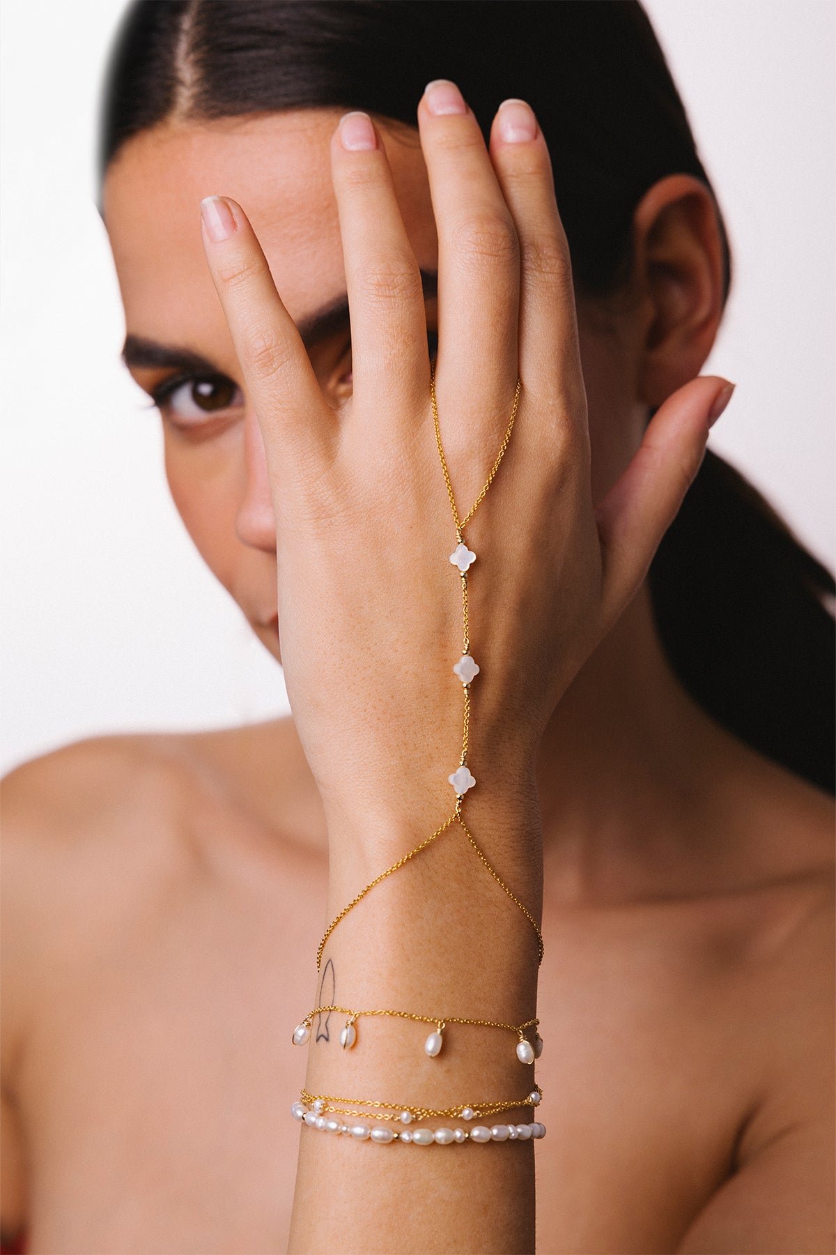 Hand jewel - mother of pearl YAY Golden