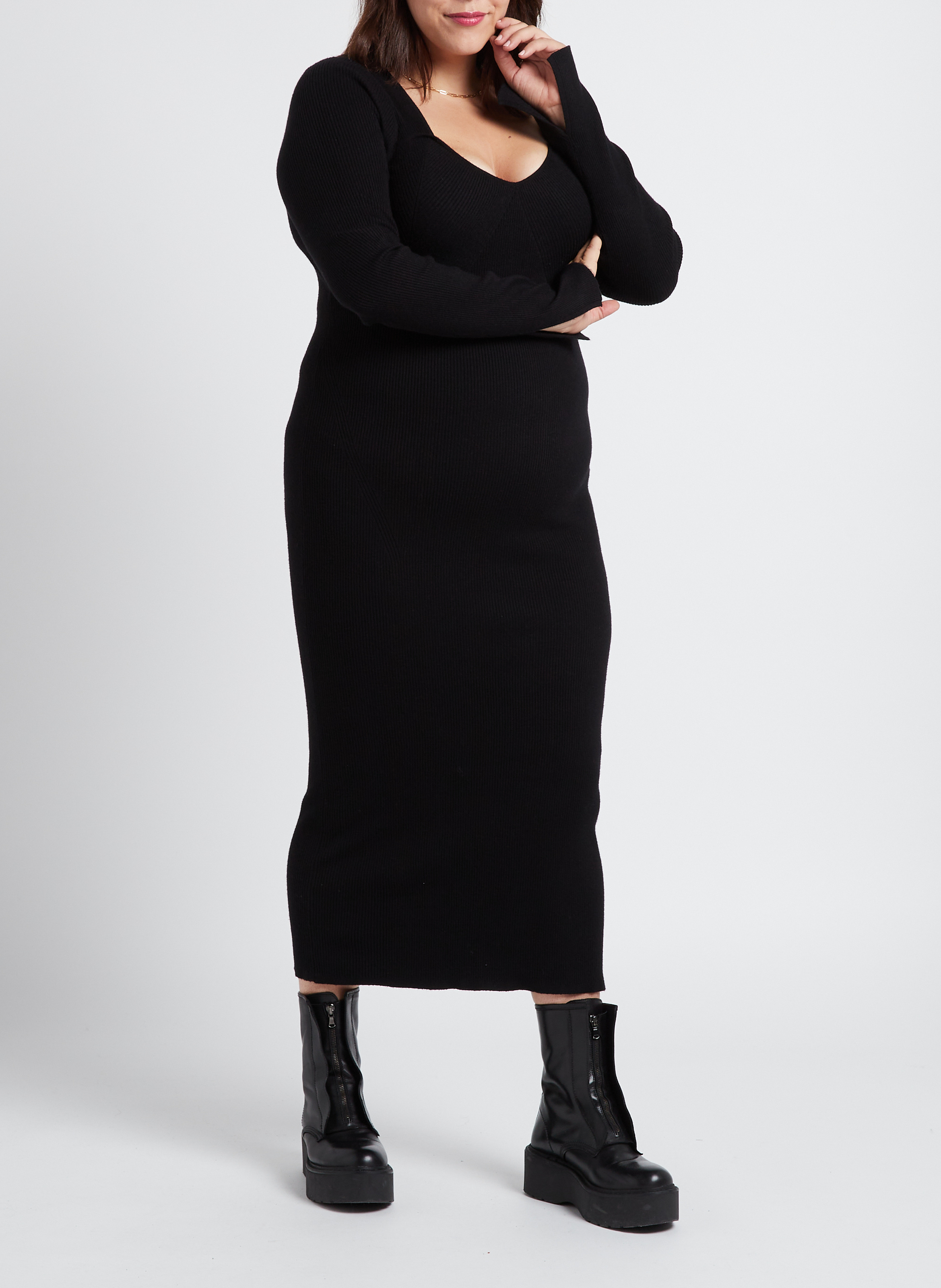 Lange jurk met ronde hals en ribbelpatroon GINA TRICOT Zwart