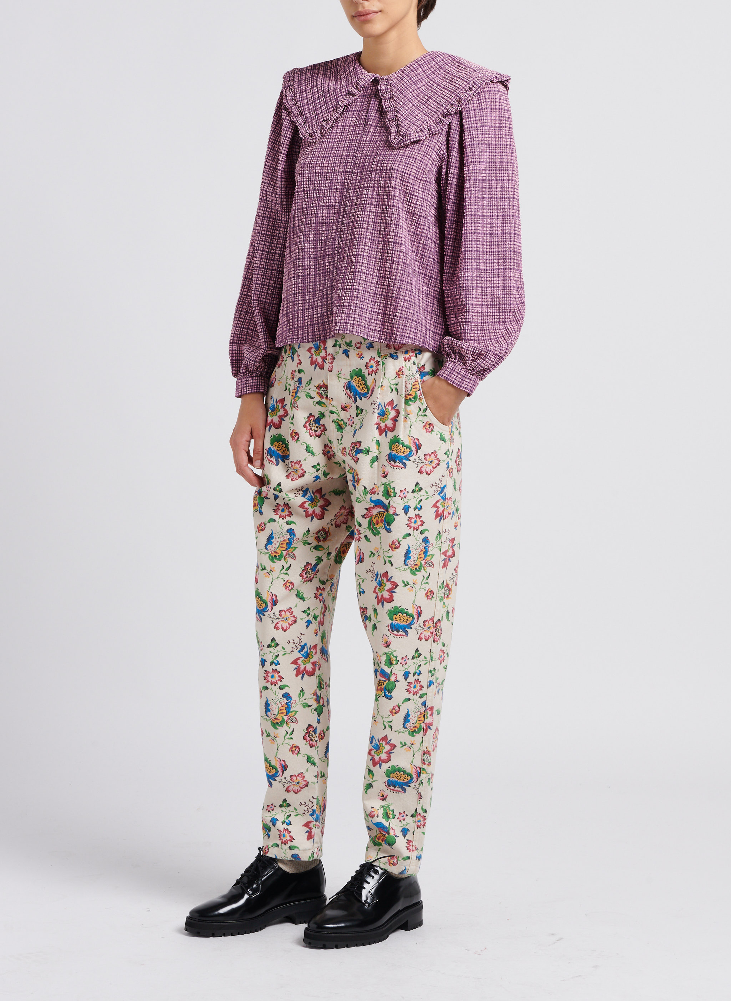 Karottenhose mit Blumendruck aus Baumwollmischgewebe THE NEW SOCIETY Blau