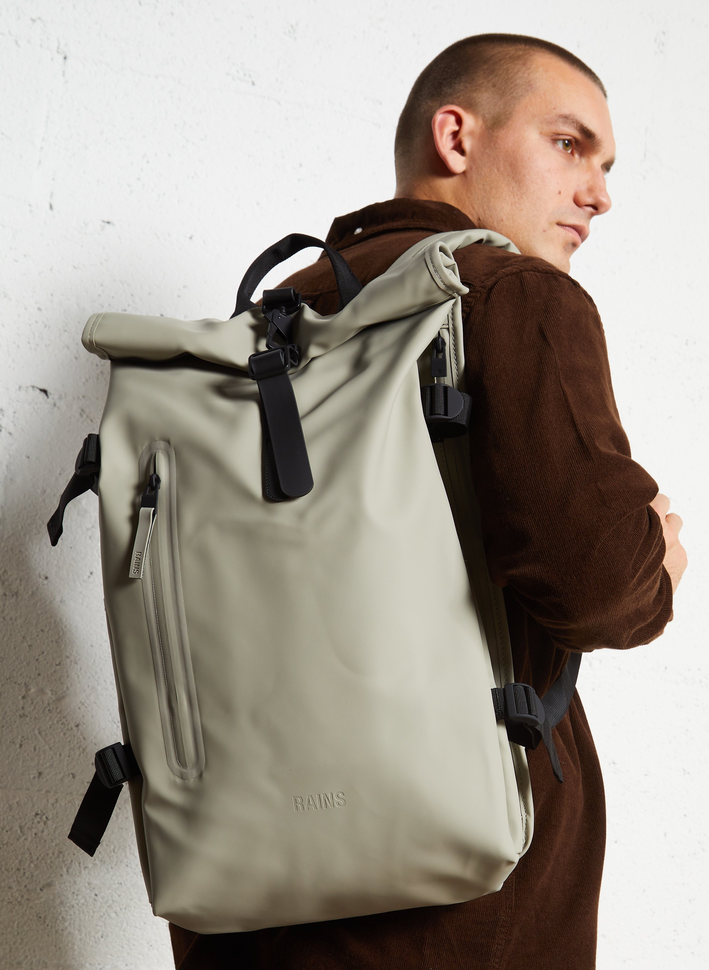 Wasserdichter Rolltop-Rucksack RAINS Grun