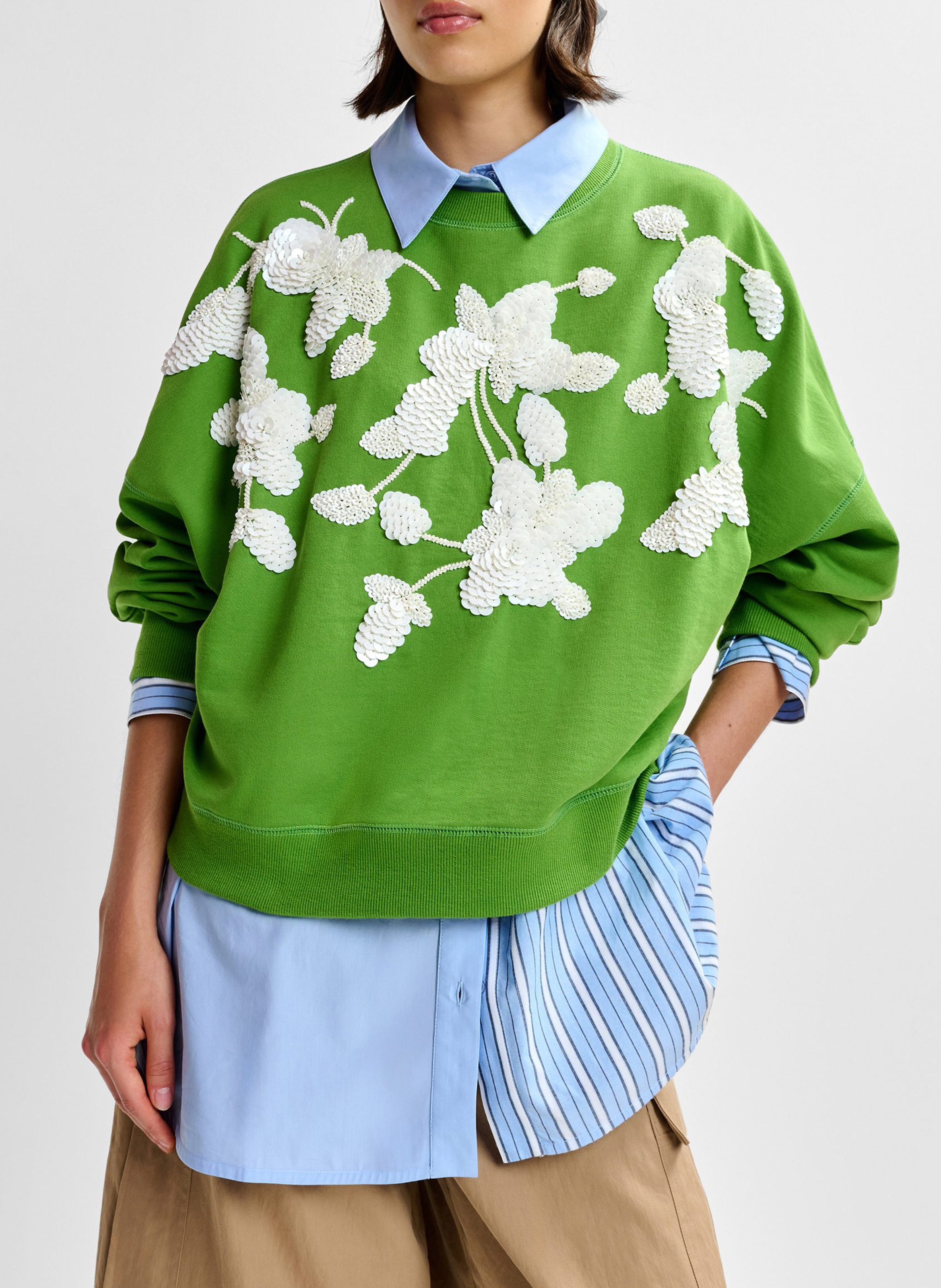 Oversized Sweatshirt with Embroidered Flowers ESSENTIEL ANTWERP