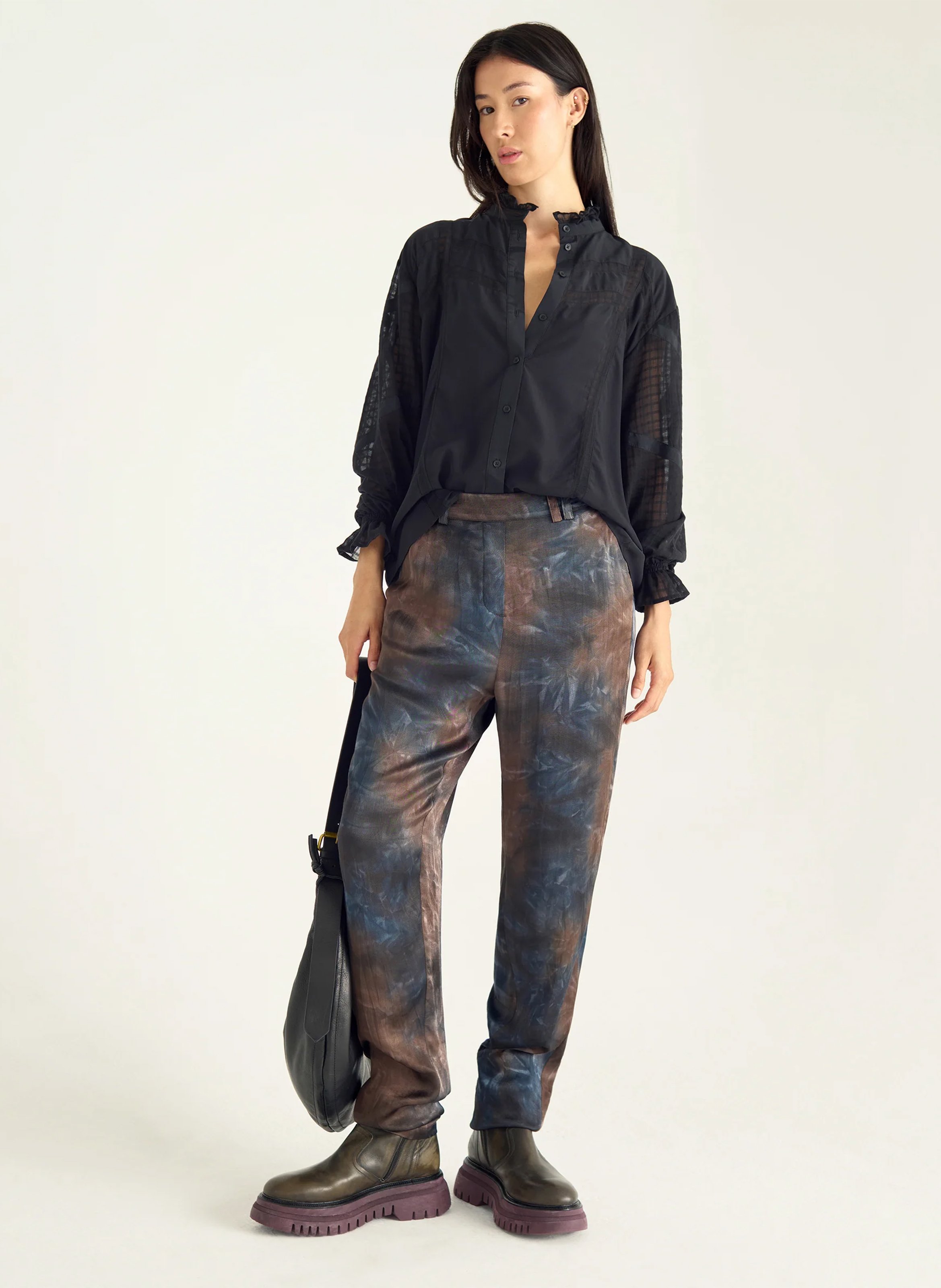 Schmal geschnittene Slim-Fit-Hose mit elastischem Bund und Muster ACOTE Schwarz