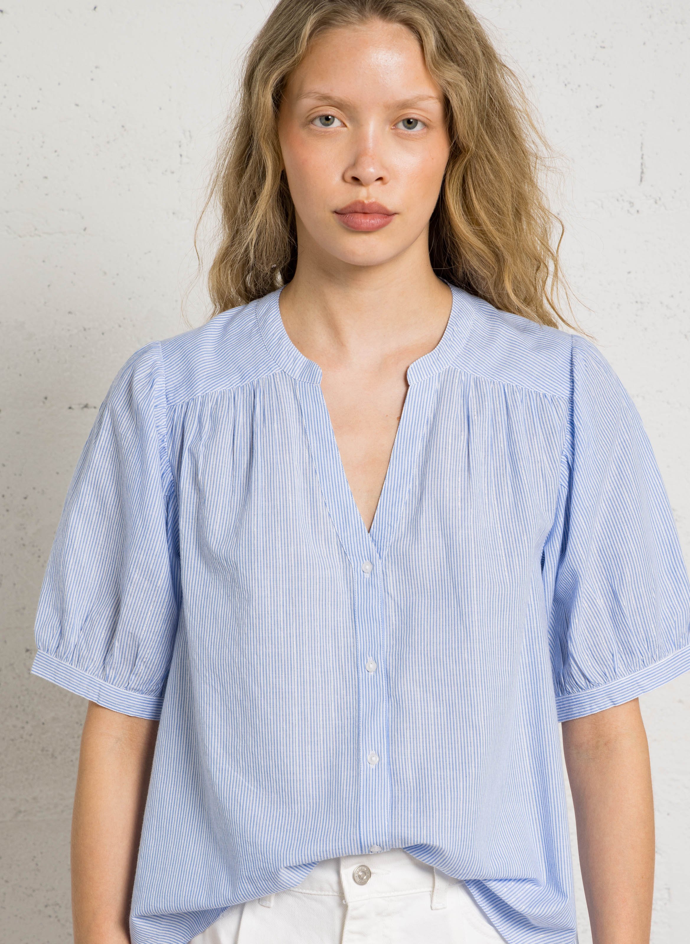 Ruime tuniek met Tunesische kraag, gestreept en gemaakt van metallic katoen. SUD EXPRESS Blauw