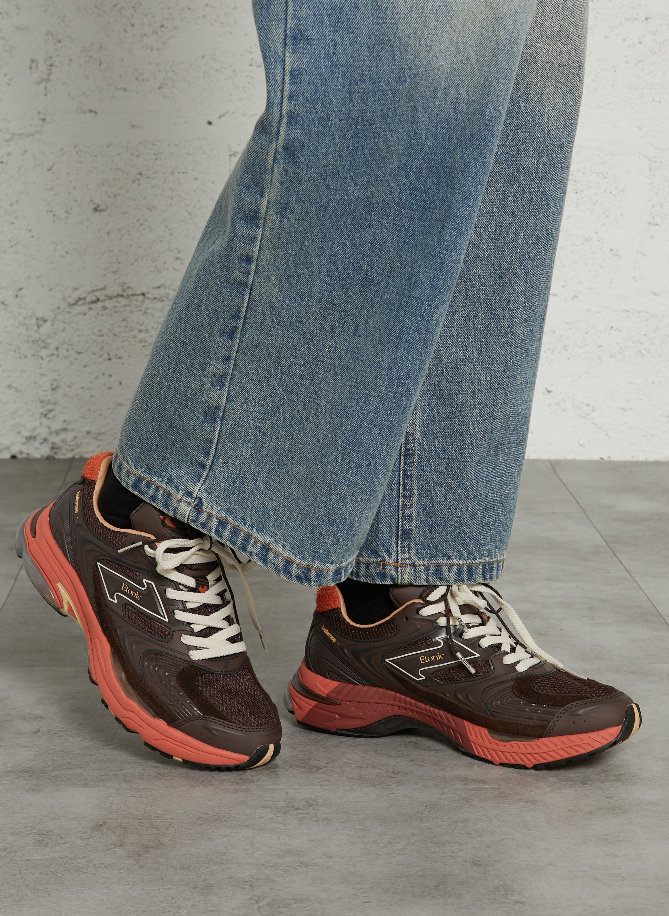 Low-top sneakers ETONIC Brown