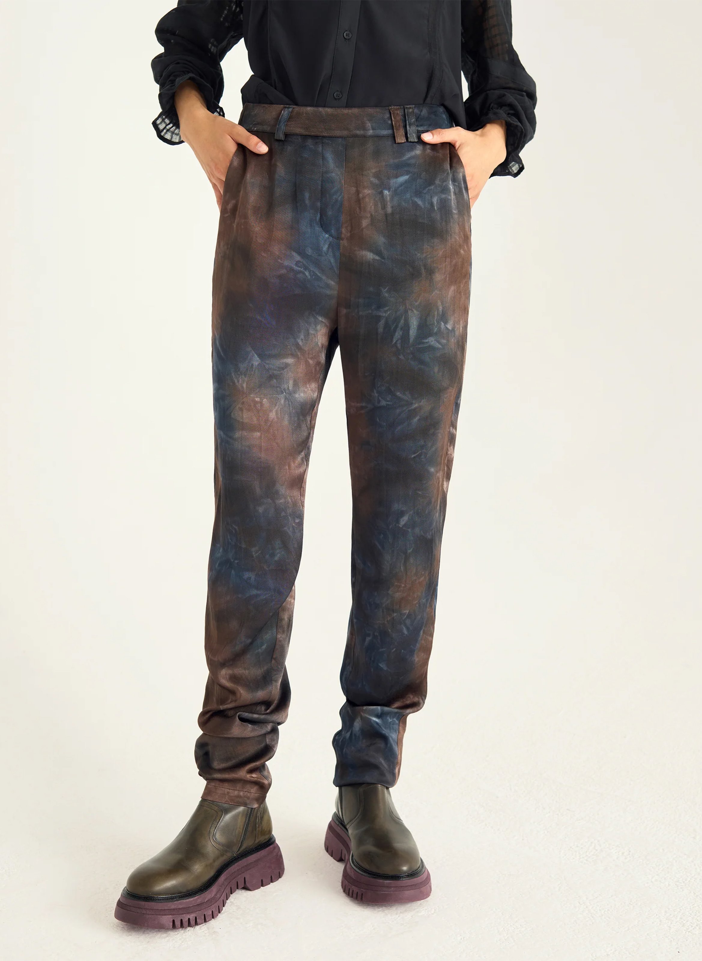 Schmal geschnittene Slim-Fit-Hose mit elastischem Bund und Muster ACOTE Schwarz