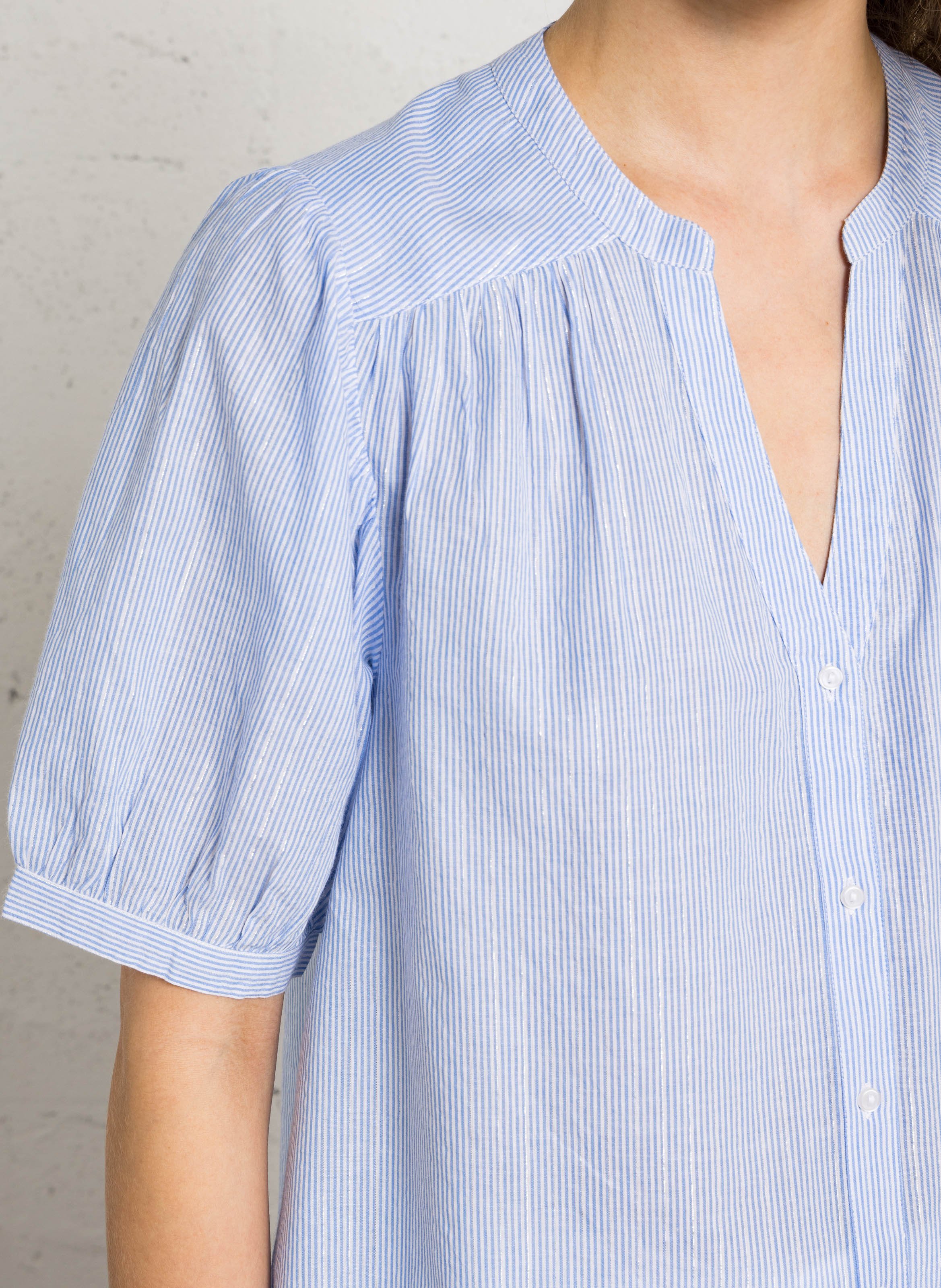 Ruime tuniek met Tunesische kraag, gestreept en gemaakt van metallic katoen. SUD EXPRESS Blauw