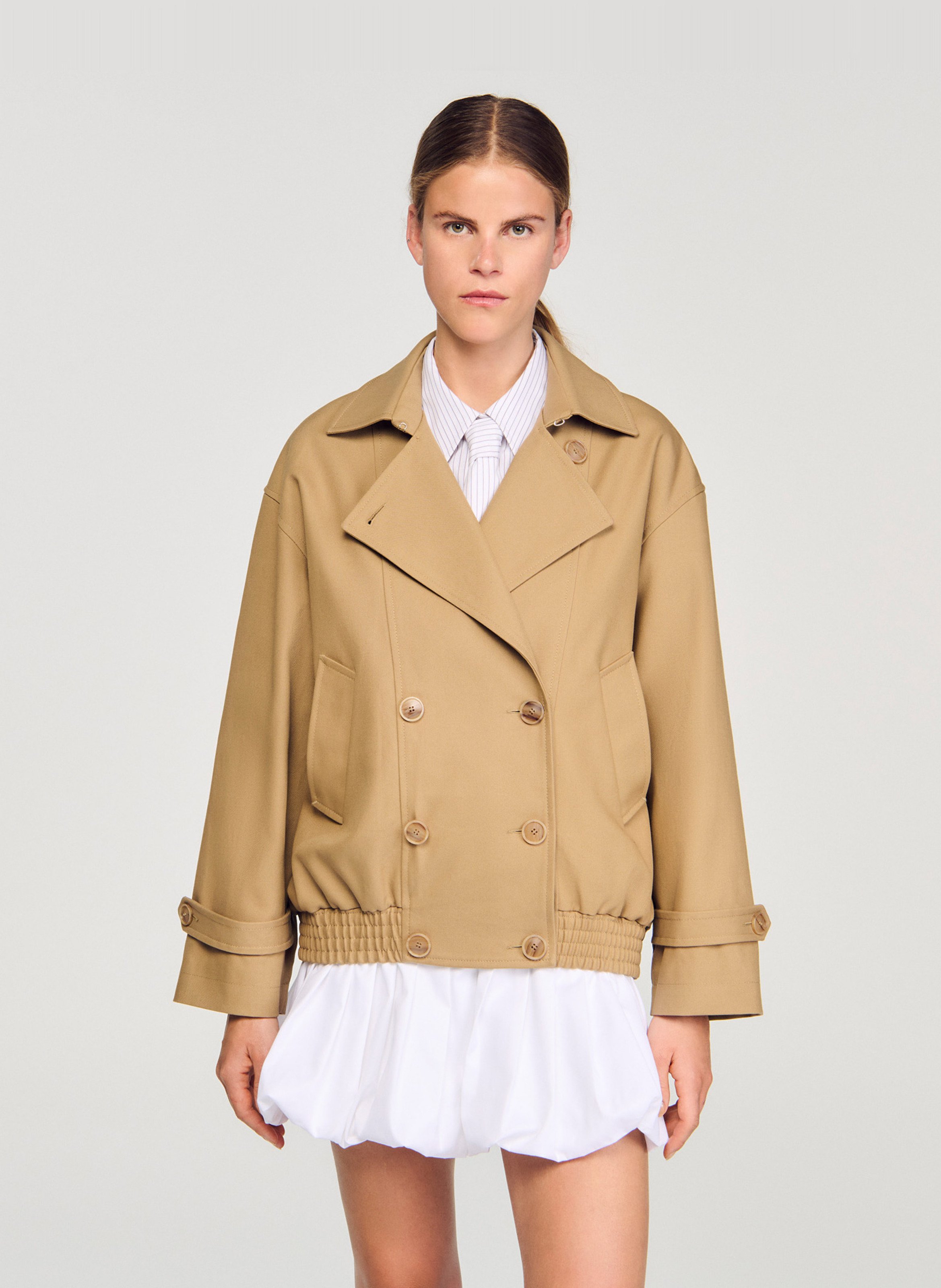 Korte oversized trenchcoat van katoen. SANDRO Beige
