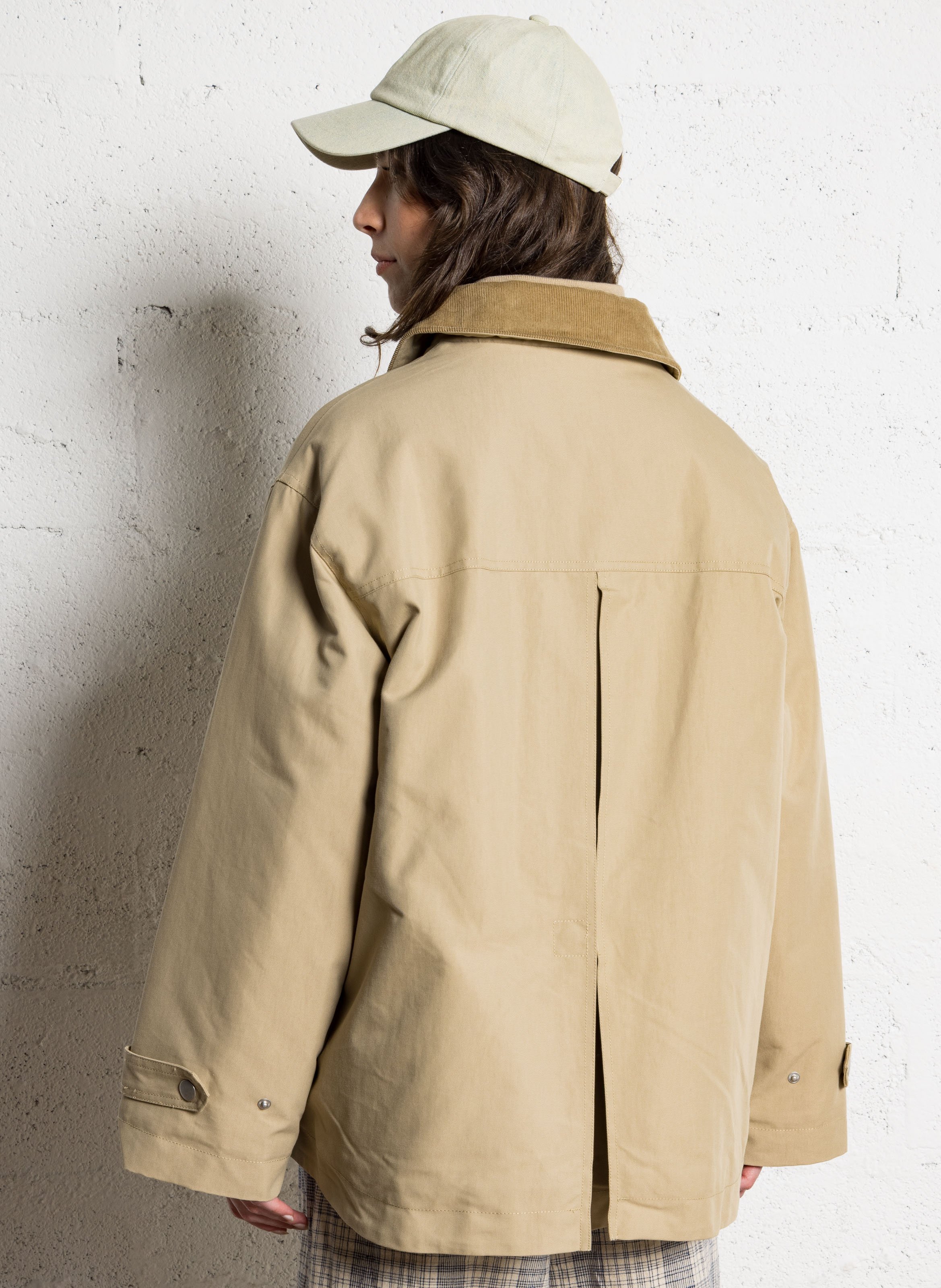 Klassieke colbertjas van corduroy. BELLEROSE Beige
