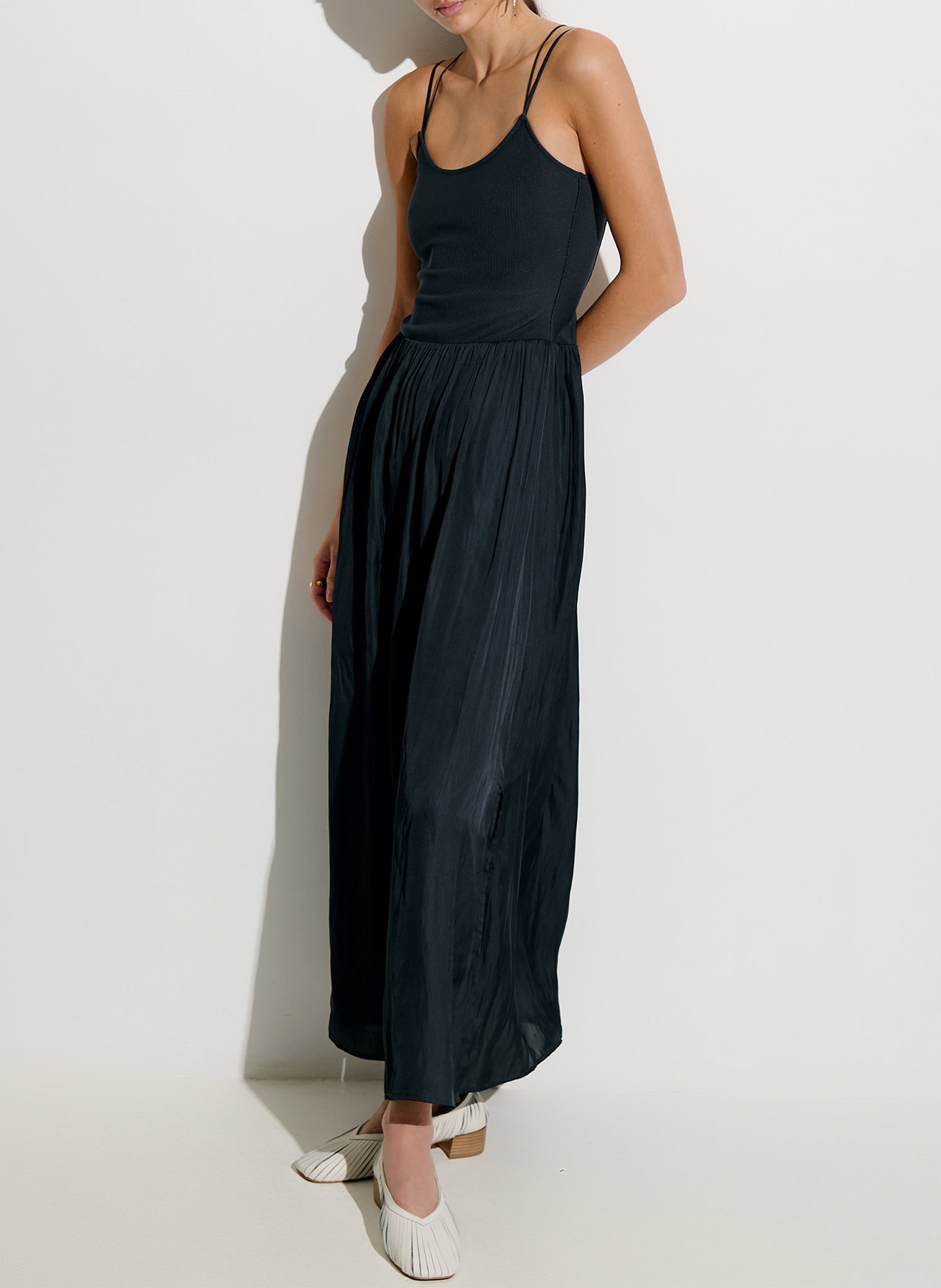 Langes Kleid mit Rundhalsausschnitt SESSUN Grun