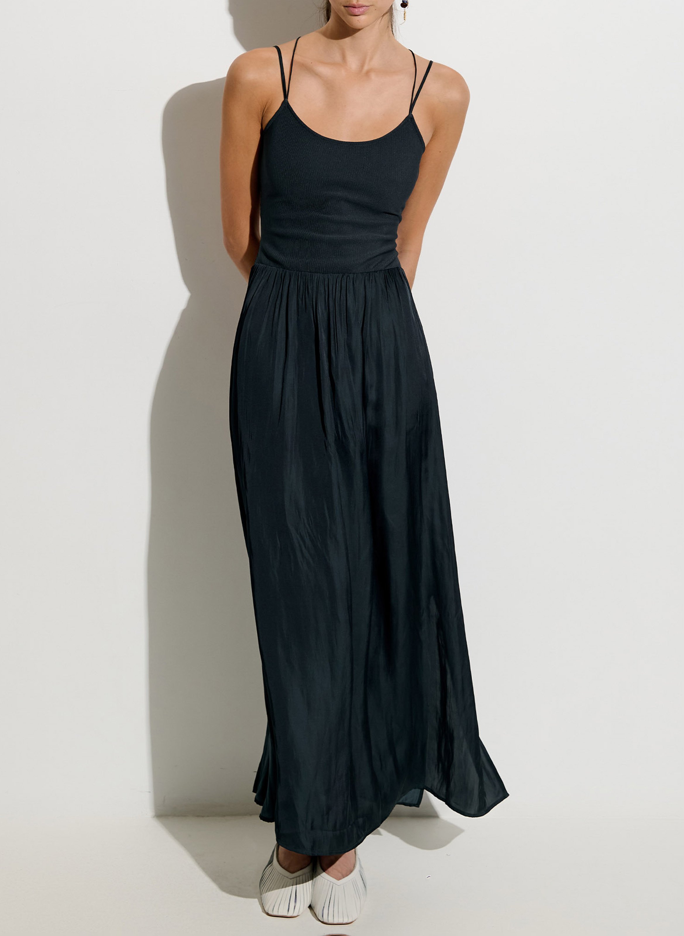 Langes Kleid mit Rundhalsausschnitt SESSUN Grun