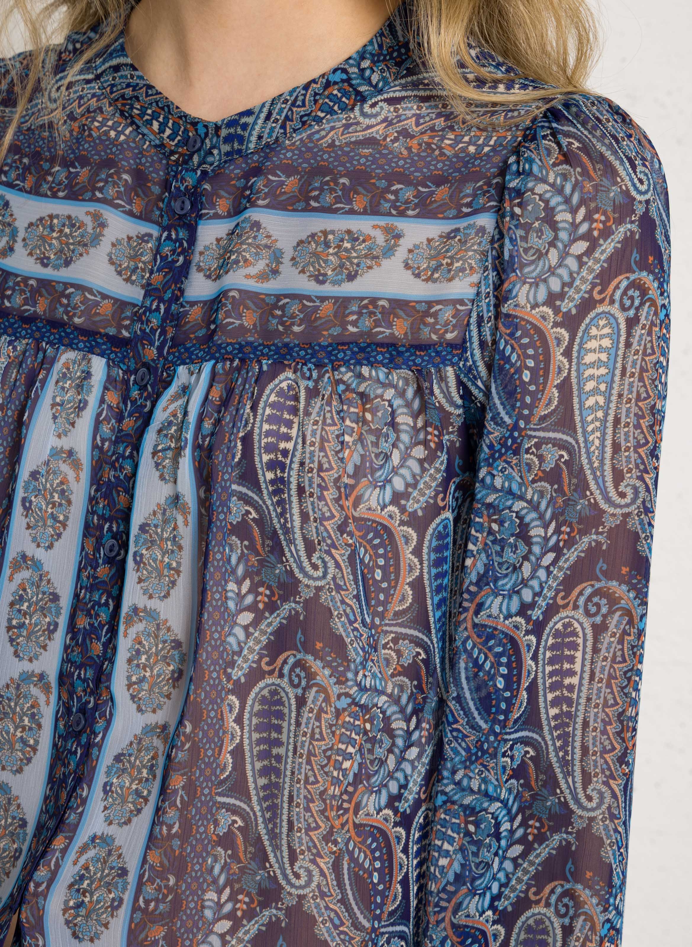 Wijdvallende blouse met Mao-kraag en print. SUD EXPRESS Blauw