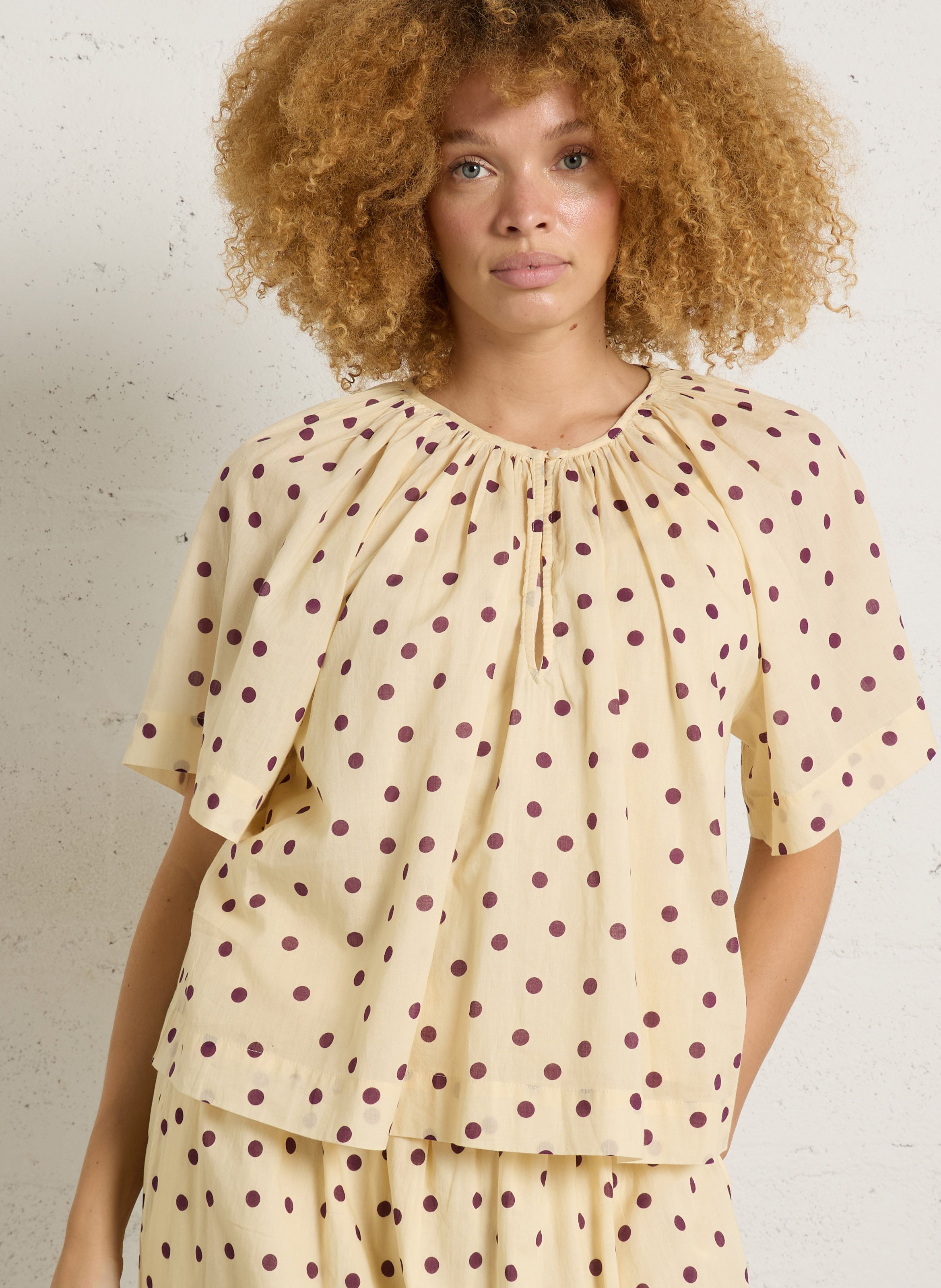 Gerader Baumwoll-Print-Top mit Rundhalsausschnitt BELLEPIECE Gelb