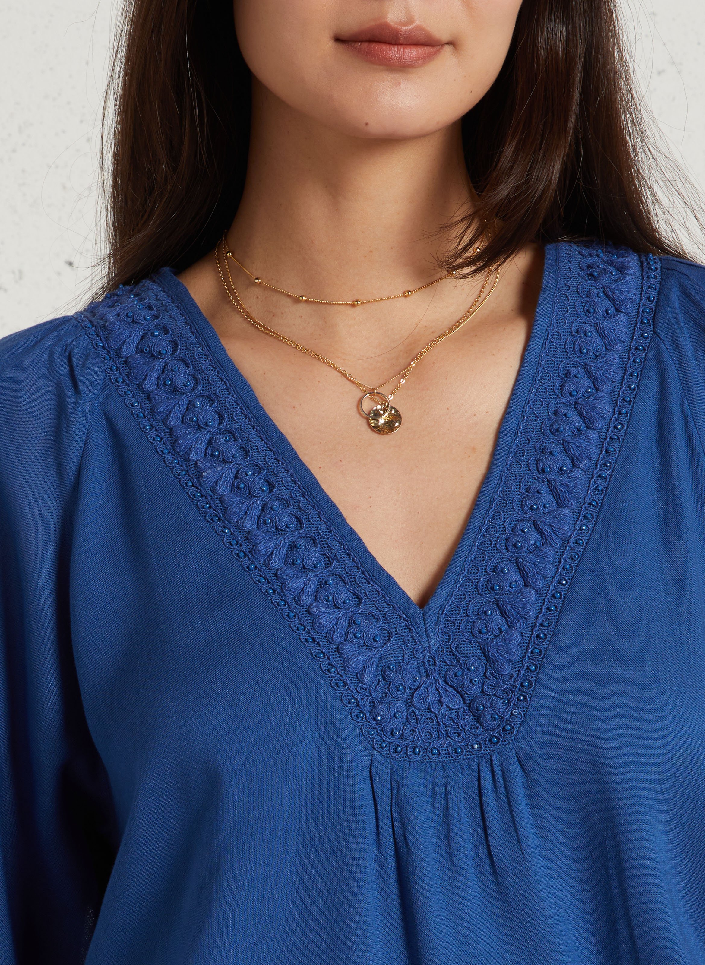 Tee-shirt col V fluide à broderies MAISON 123 Bleu