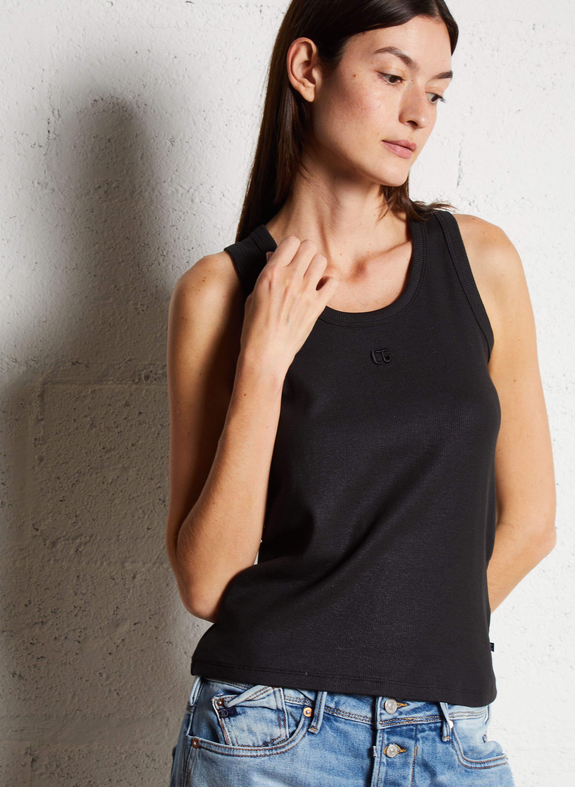 Ribgebreide tanktop met ronde hals LE TEMPS DES CERISES Zwart