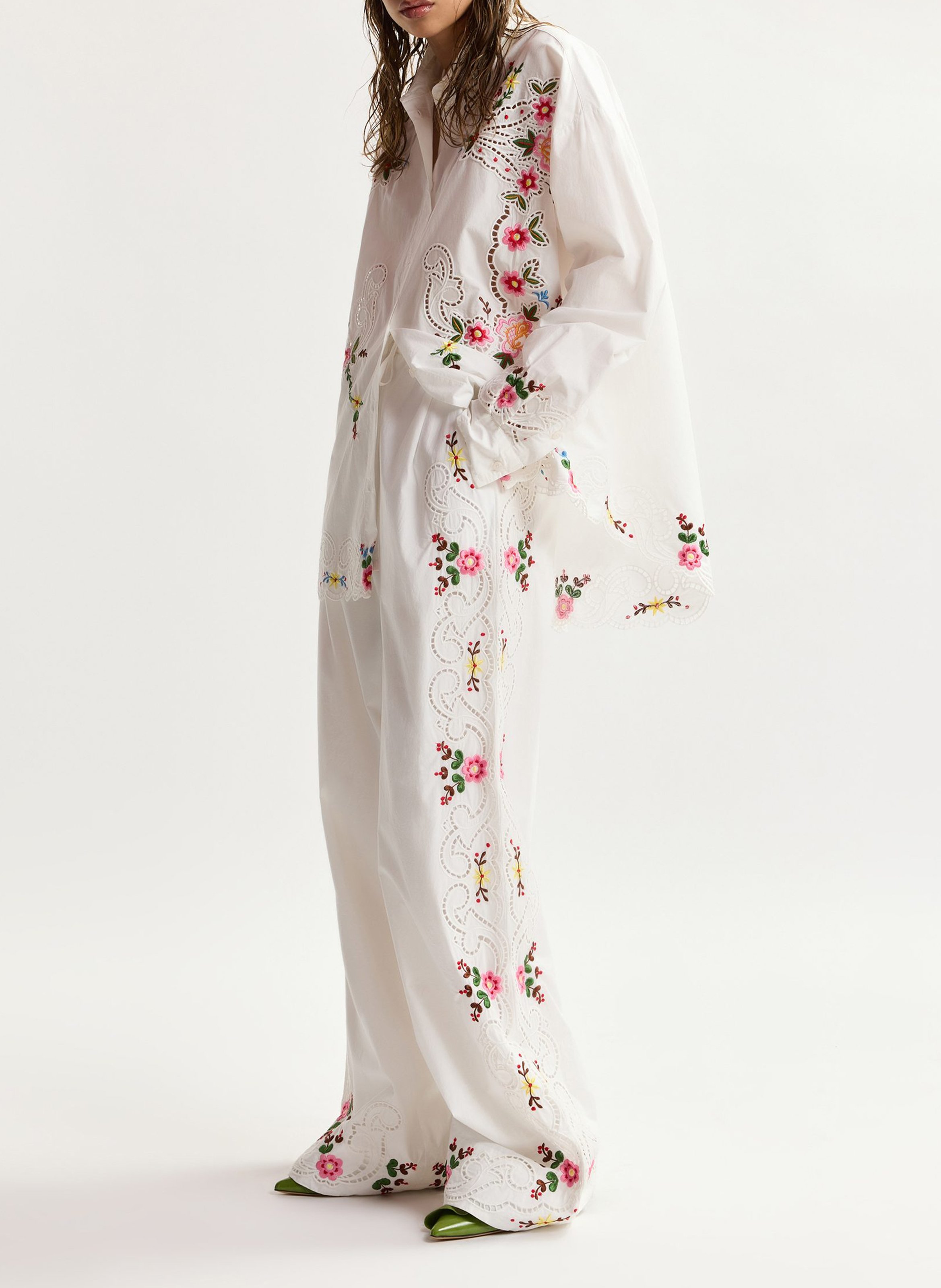 Chemise oversize à broderies ESSENTIEL ANTWERP Blanc