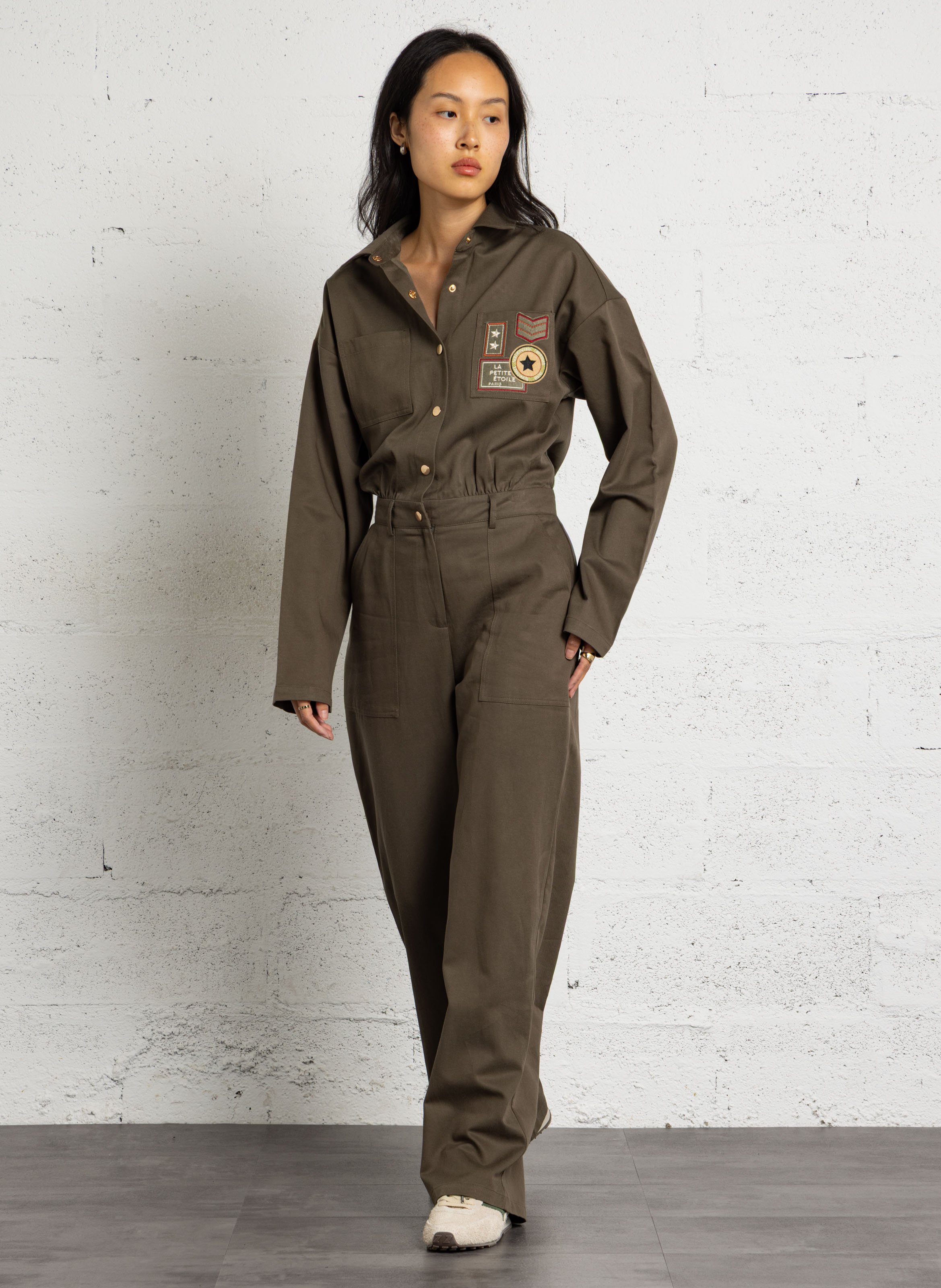 Jumpsuit aus Baumwoll-Mix mit klassischem Kragen LA PETITE ETOILE Khaki