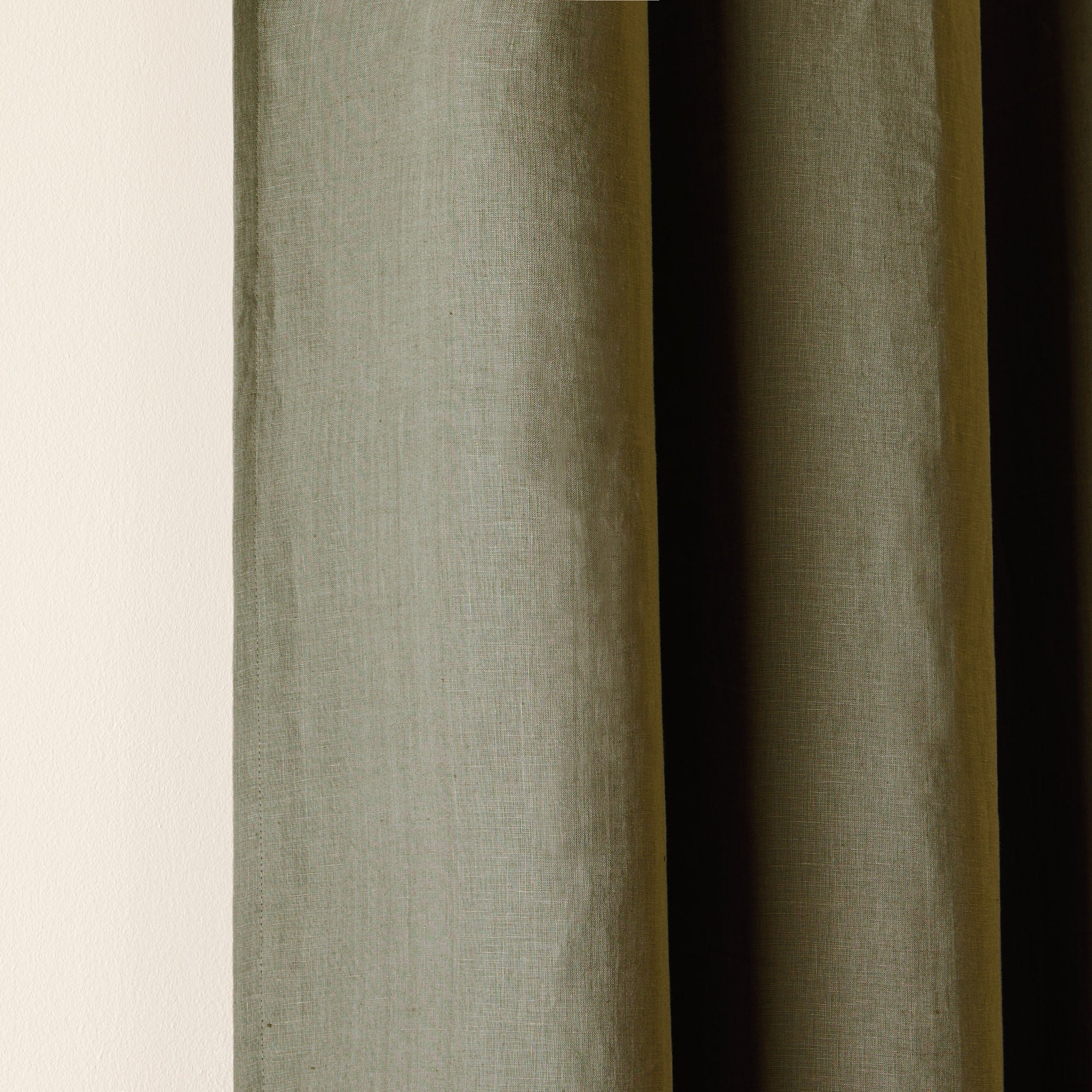Lined black-out curtain with eyelets MADURA Green