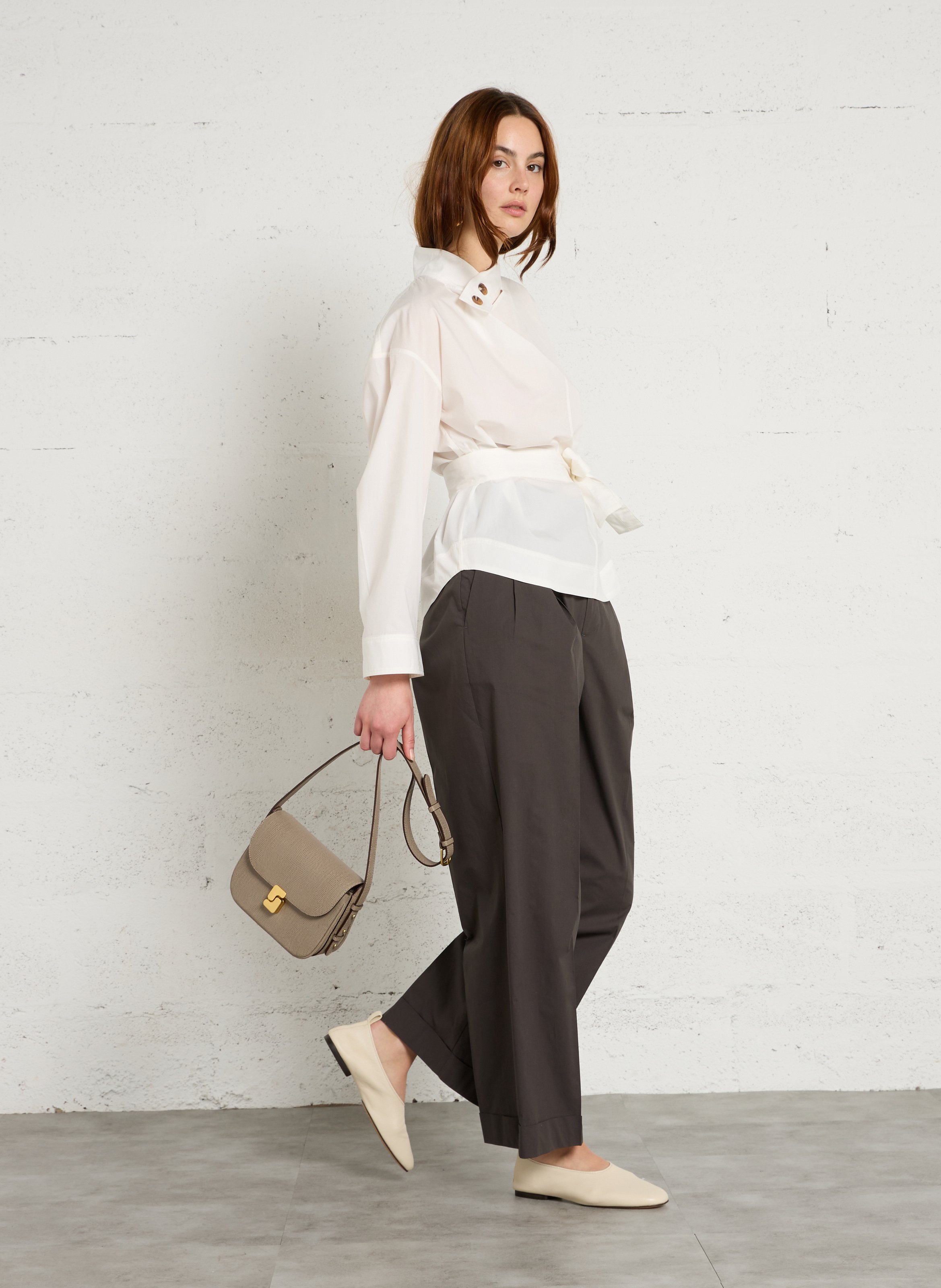 <span>Boucles d'oreilles pendantes rondes</span> - Look 1