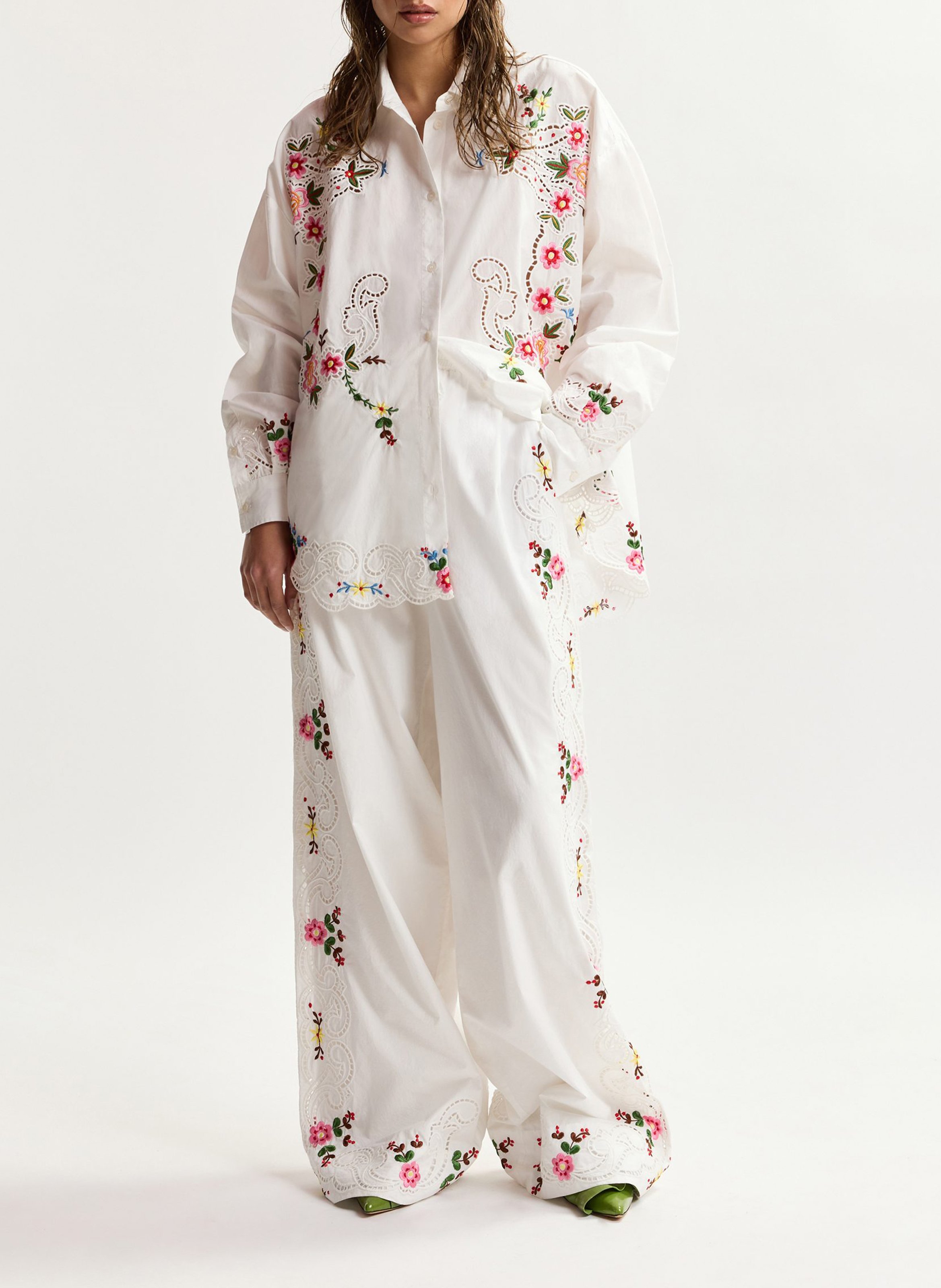 Chemise oversize à broderies ESSENTIEL ANTWERP Blanc