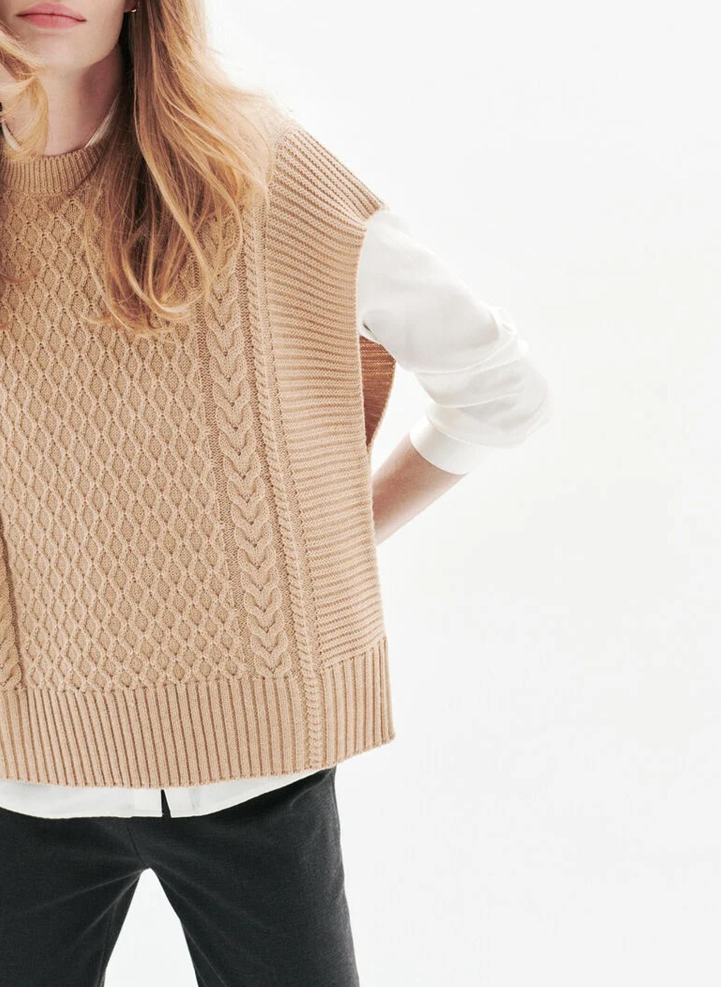 Mouwloze, gebreide trui CAROLL Beige