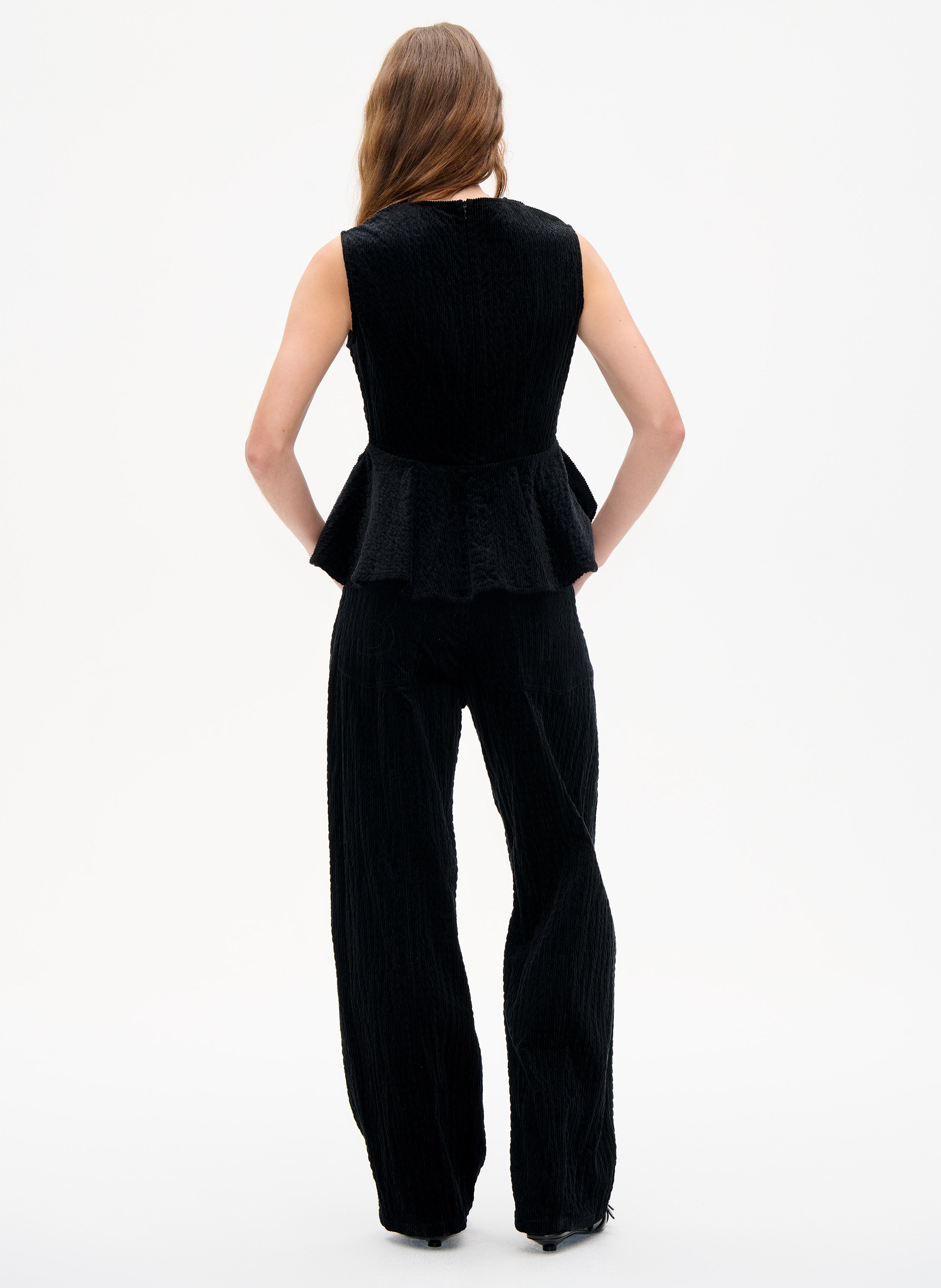 Sleeveless Velvet Ruffle Top BAUM UND PFERDGARTEN Black