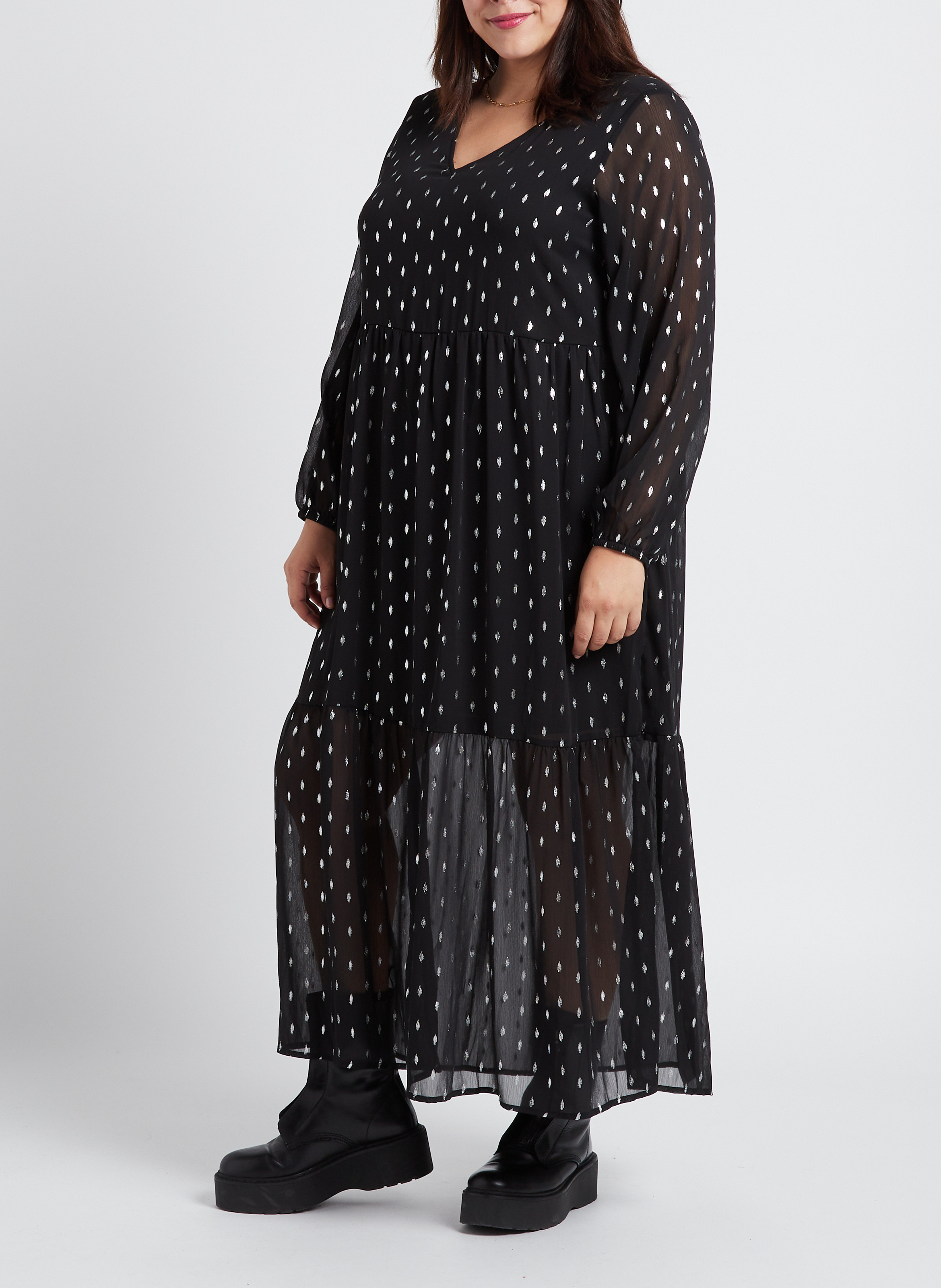 Wijde lange jurk met V-hals EVOKED Zwart