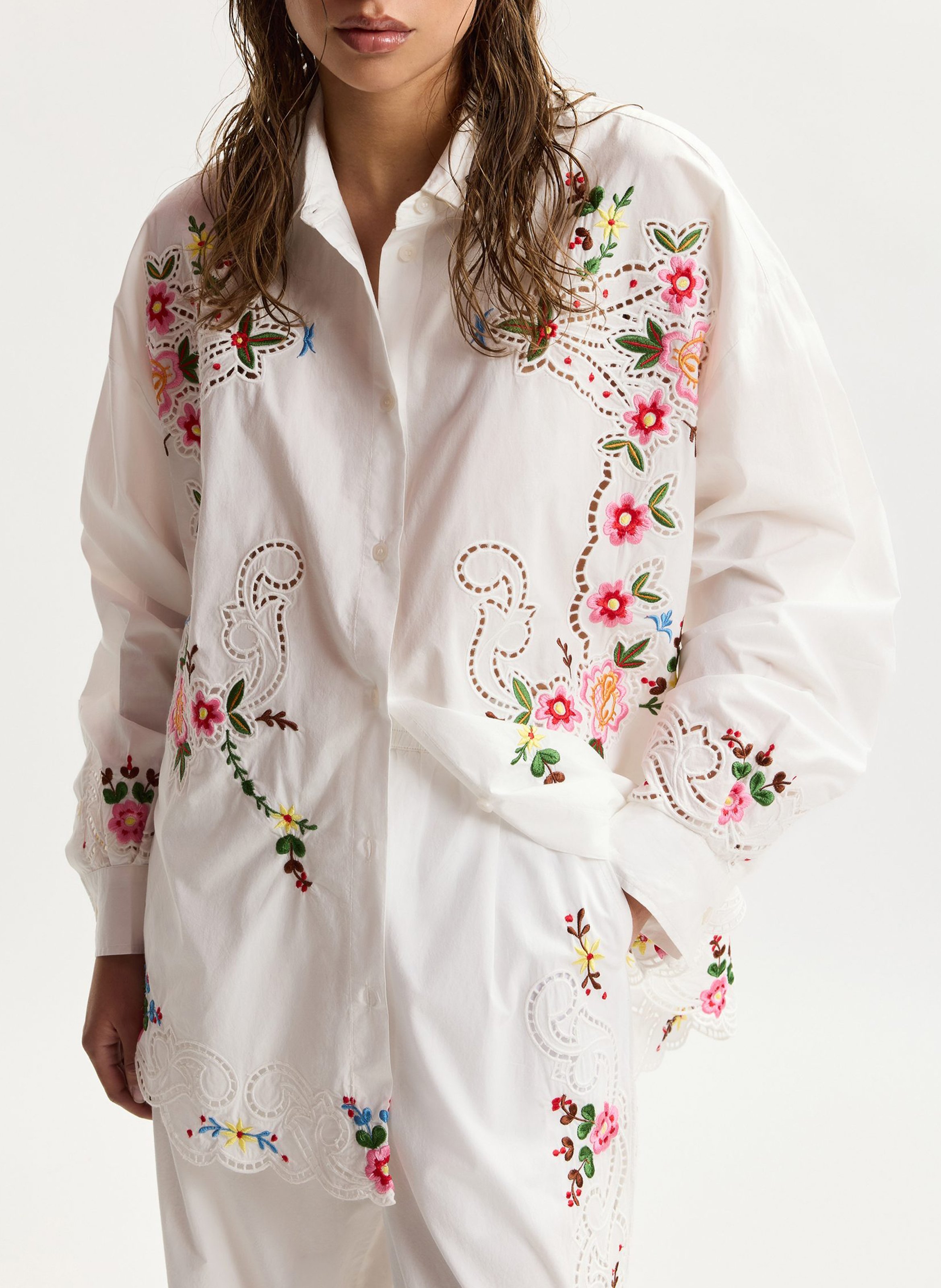 Chemise oversize à broderies ESSENTIEL ANTWERP Blanc