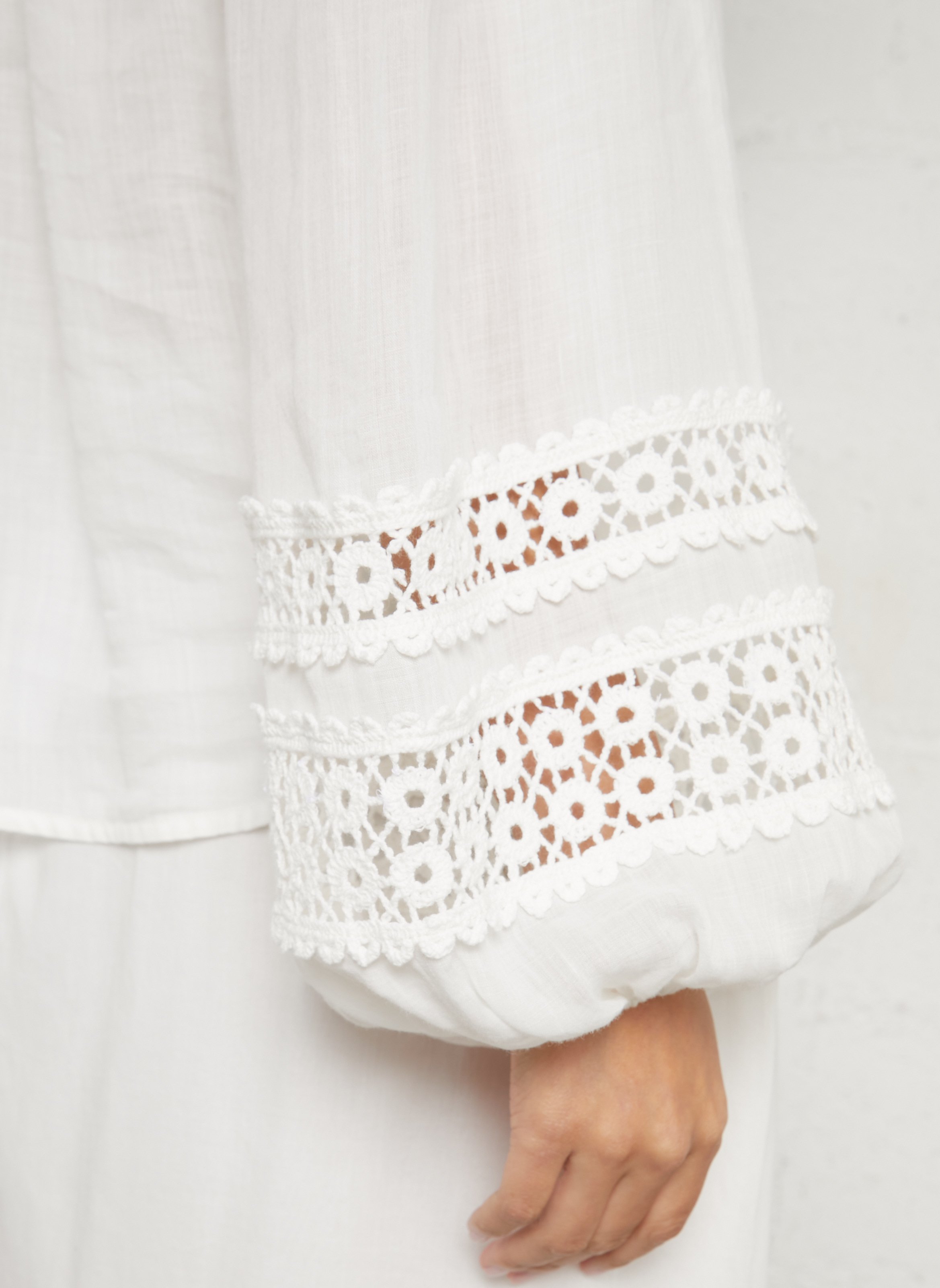 Chemise brodée col classique BERENICE Blanc