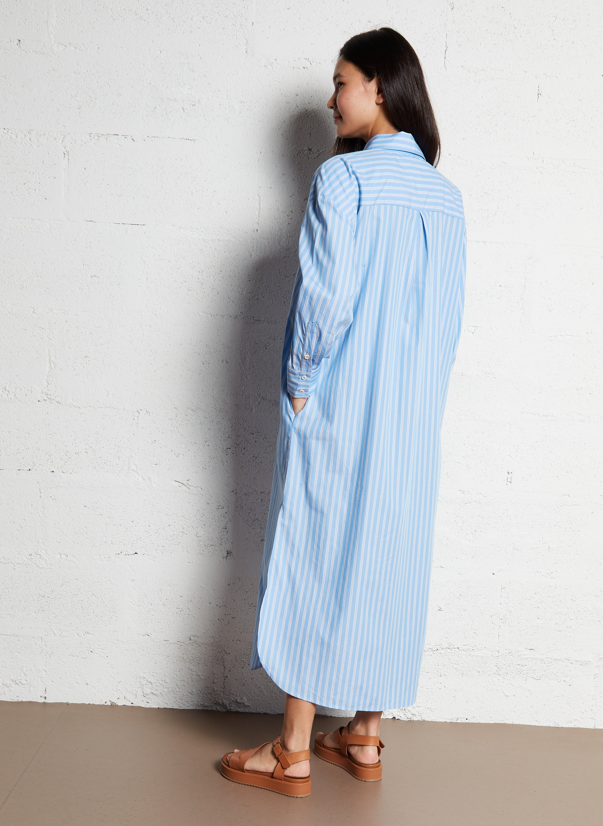 Lange, katoenen jurk met klassieke kraag BELLEPIECE Blauw