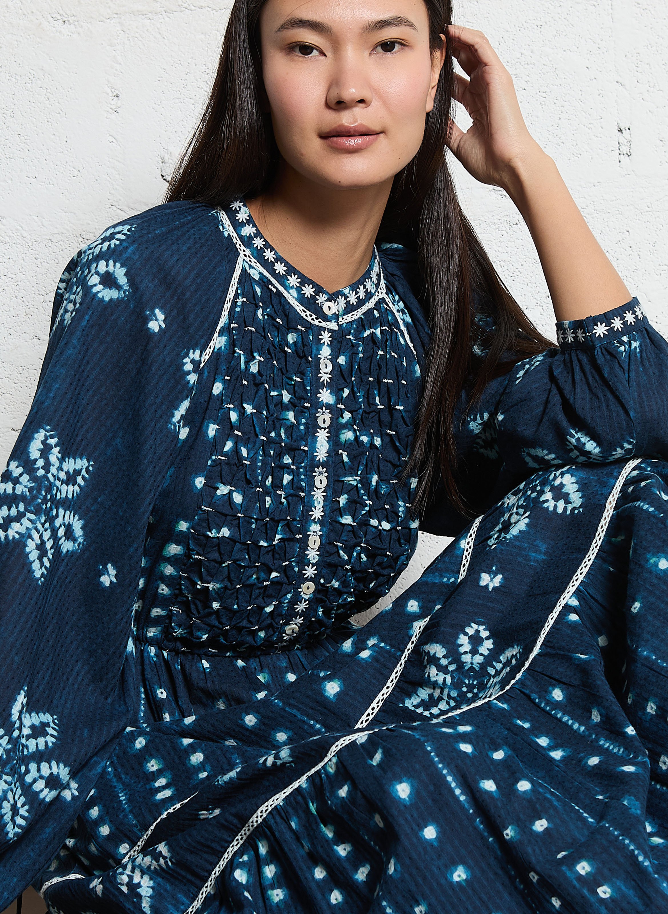 Langes, locker geschnittenes Maxikleid mit Rundhalsausschnitt und Muster MAISON HOTEL Blau