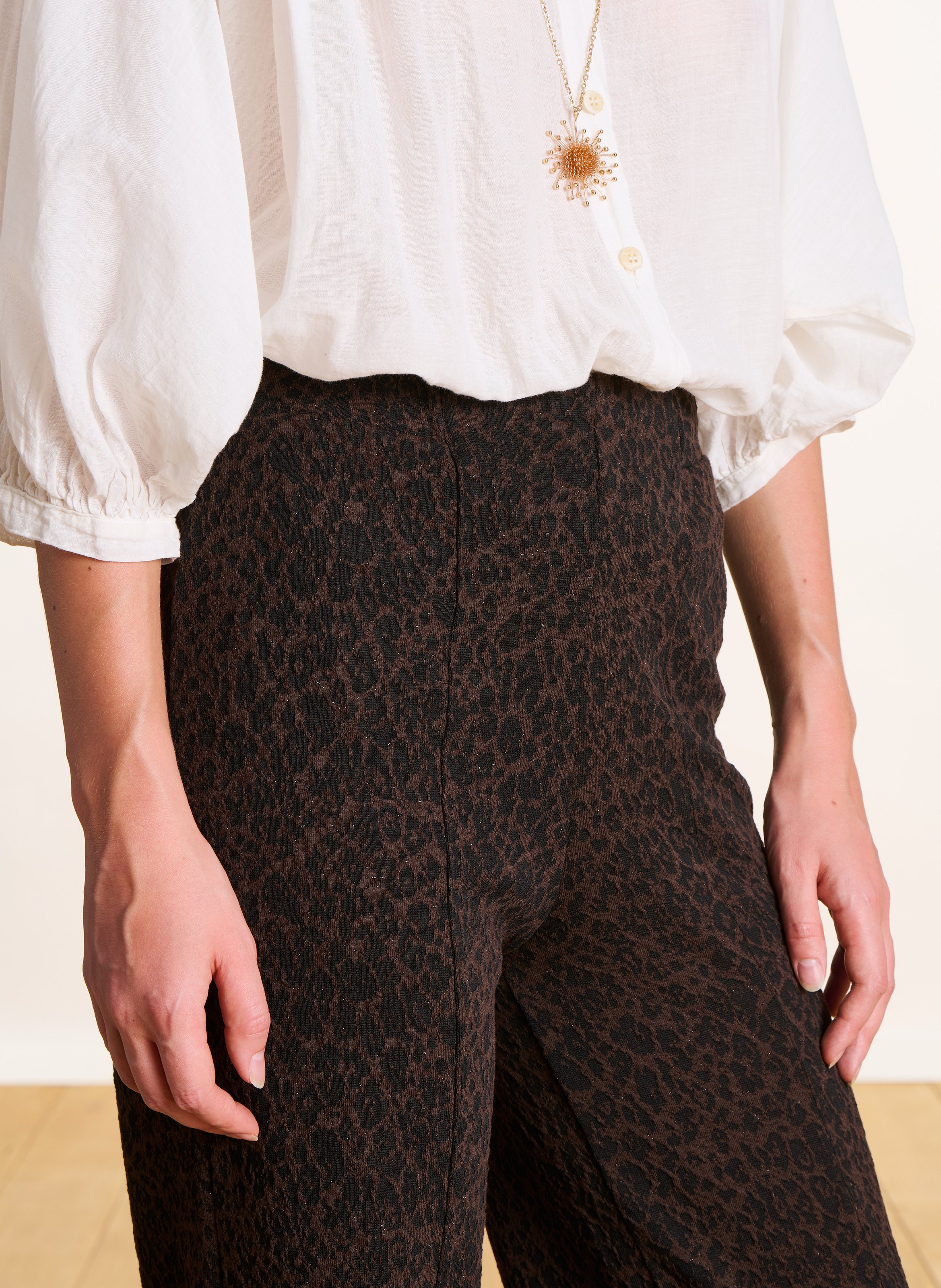 Weit geschnittene Jacquard-Hose LA FEE MARABOUTEE Braun