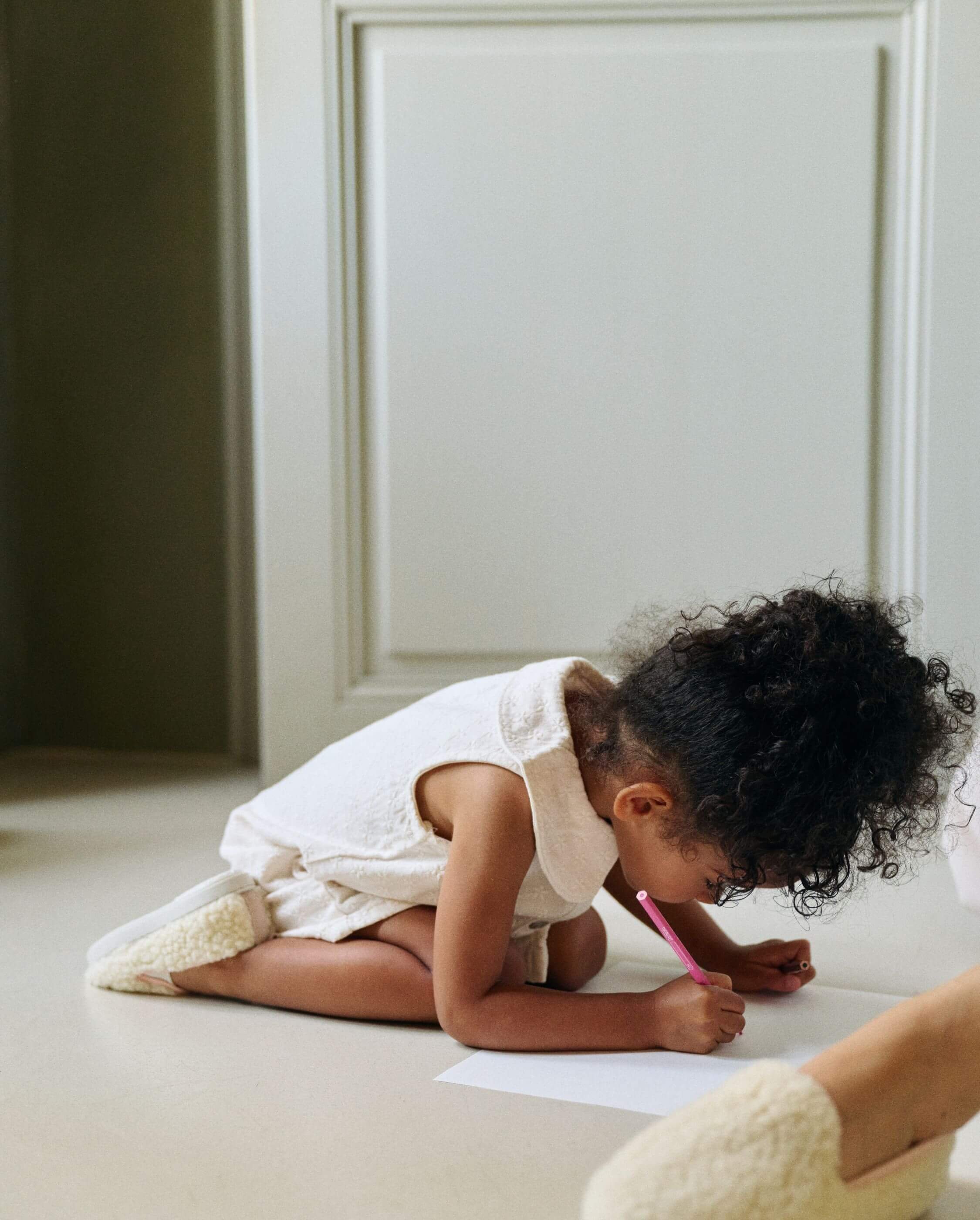 Child slipper in wool bouclé, white pink ANGARDE White