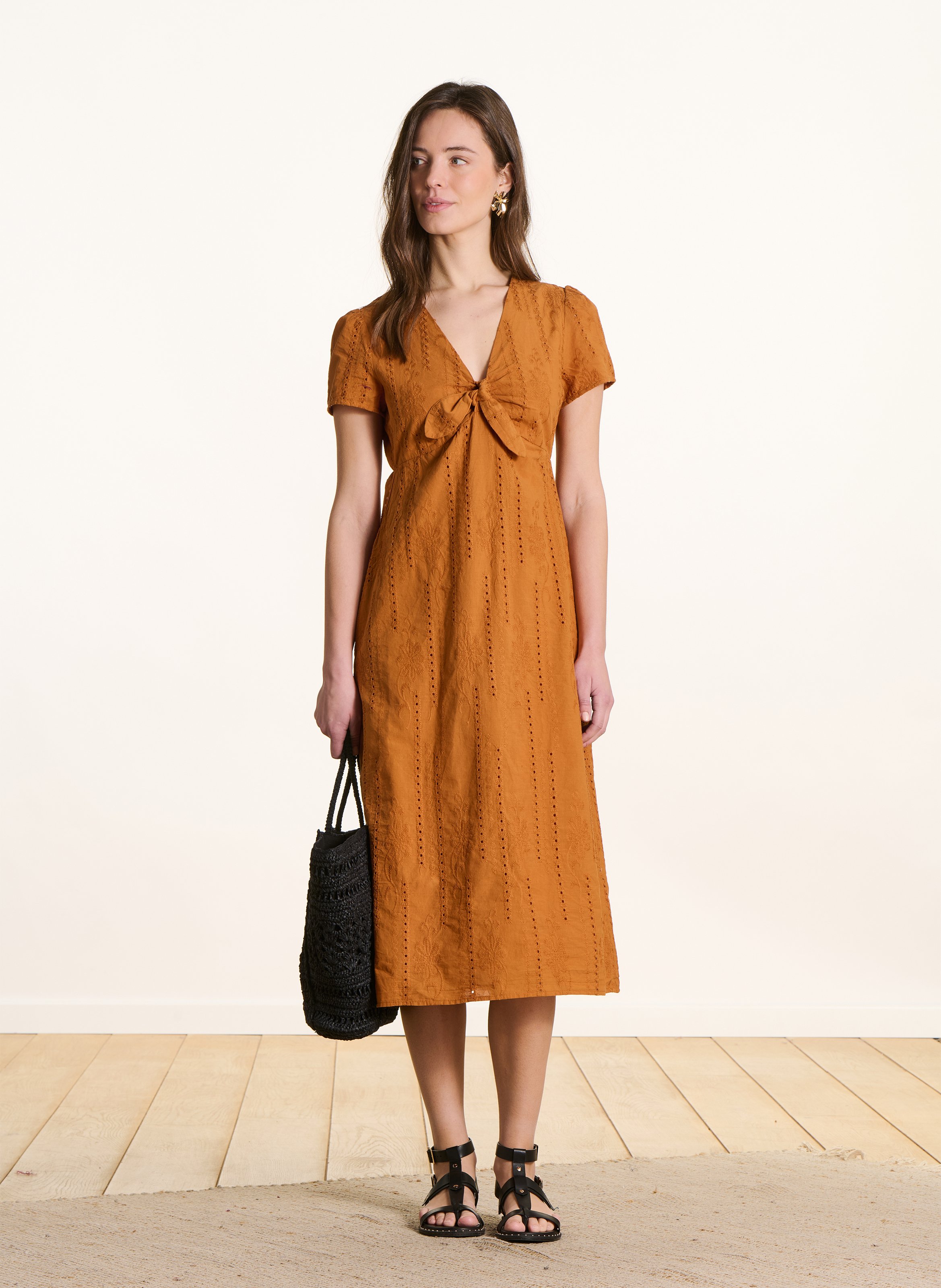 Halflange, katoenen jurk met V-hals LA FEE MARABOUTEE Bruin